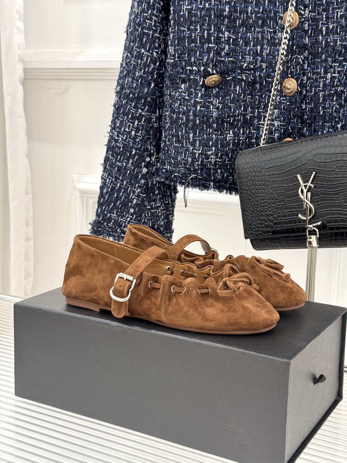 ALAÏA/阿莱亚26WF新品复古蝴蝶结玛平底丽珍鞋当ALAÏA的高定基因邂逅玛丽珍经典鞋型平底姿态藏着