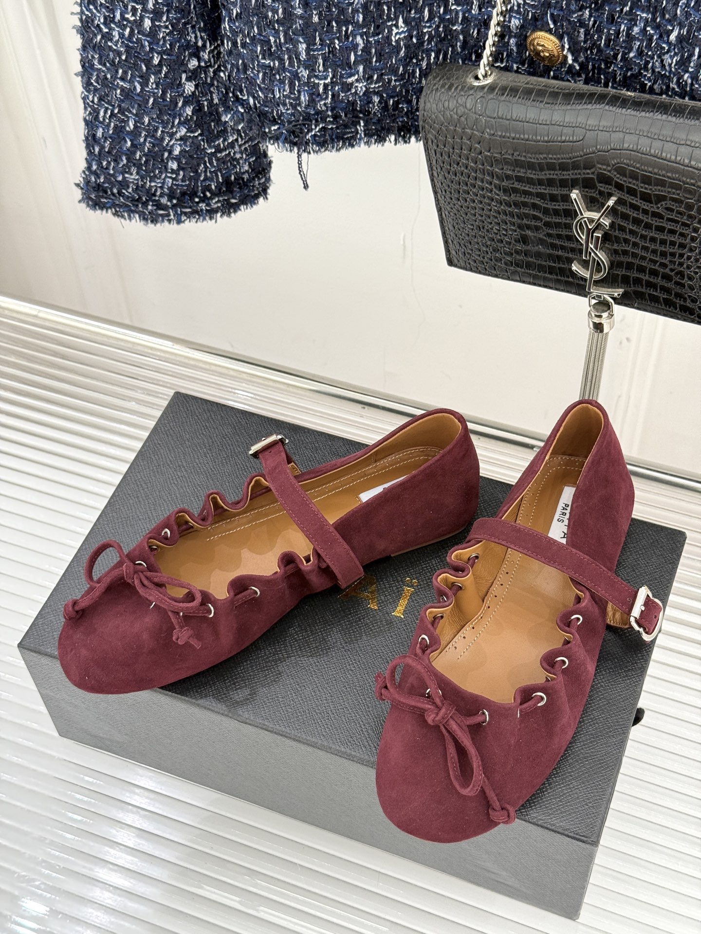 ALAÏA/阿莱亚26WF新品复古蝴蝶结玛平底丽珍鞋当ALAÏA的高定基因邂逅玛丽珍经典鞋型平底姿态藏着