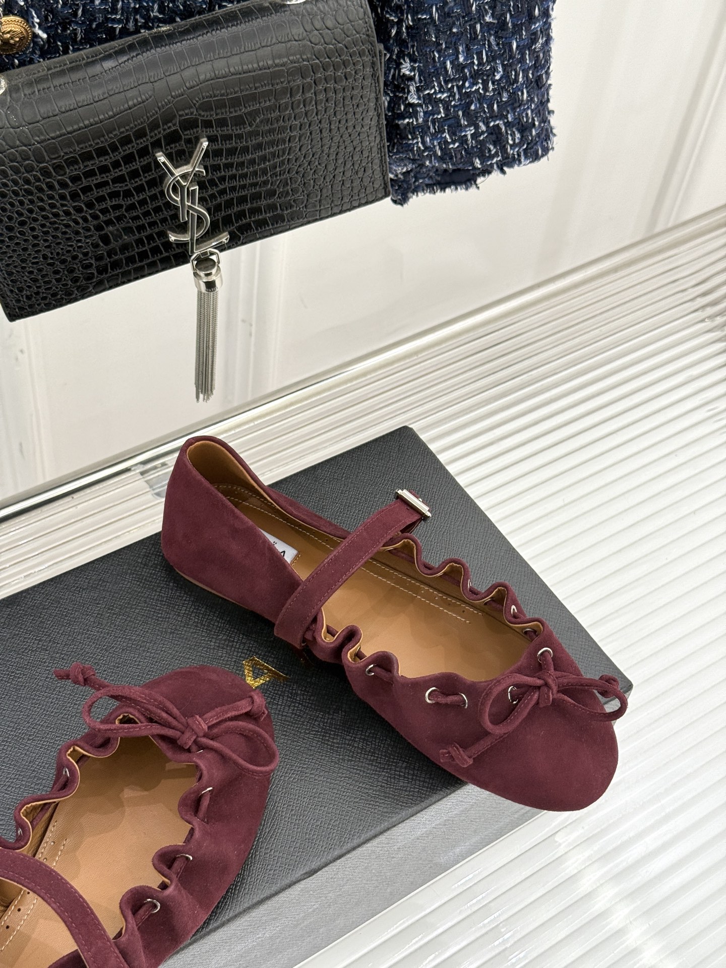 ALAÏA/阿莱亚26WF新品复古蝴蝶结玛平底丽珍鞋当ALAÏA的高定基因邂逅玛丽珍经典鞋型平底姿态藏着