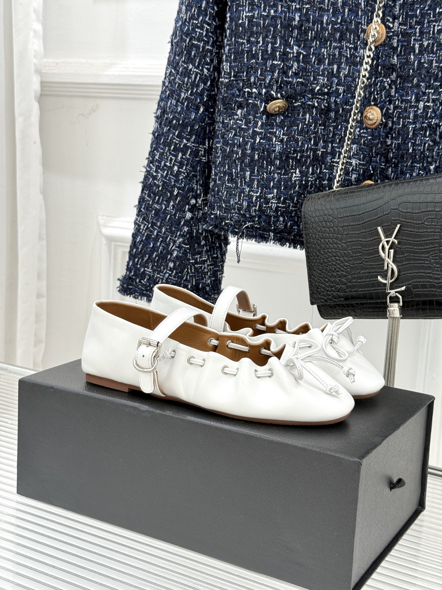 ALAÏA/阿莱亚26WF新品复古蝴蝶结玛平底丽珍鞋当ALAÏA的高定基因邂逅玛丽珍经典鞋型平底姿态藏着