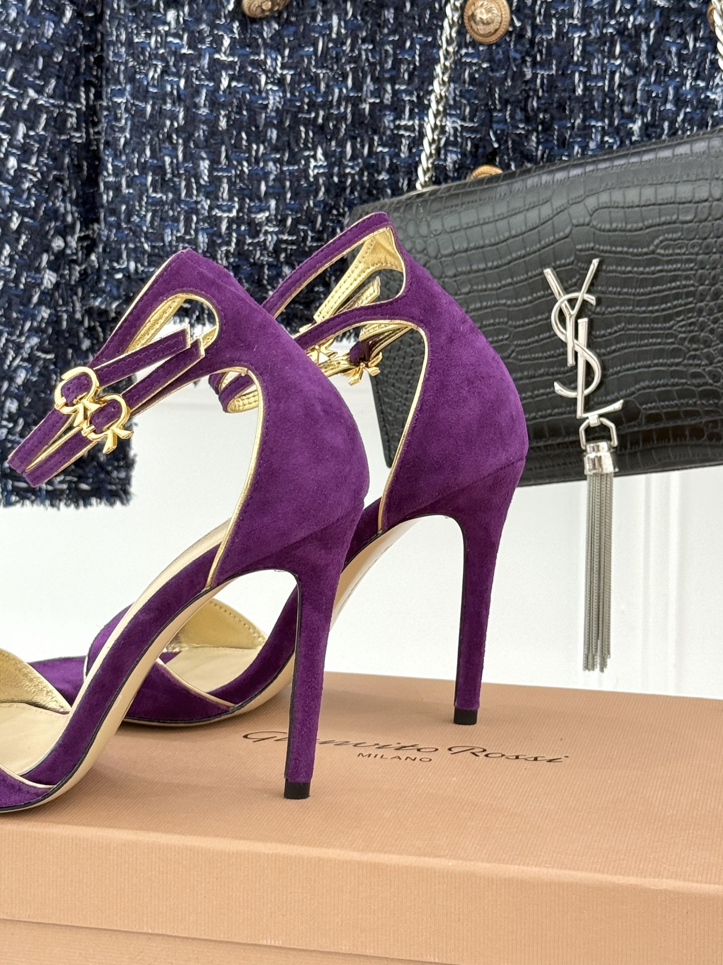 Gianvito Rossi 25WF新品一字带高跟凉鞋 它并非简单的潮流单品而是跨越时间的设计宣言是建