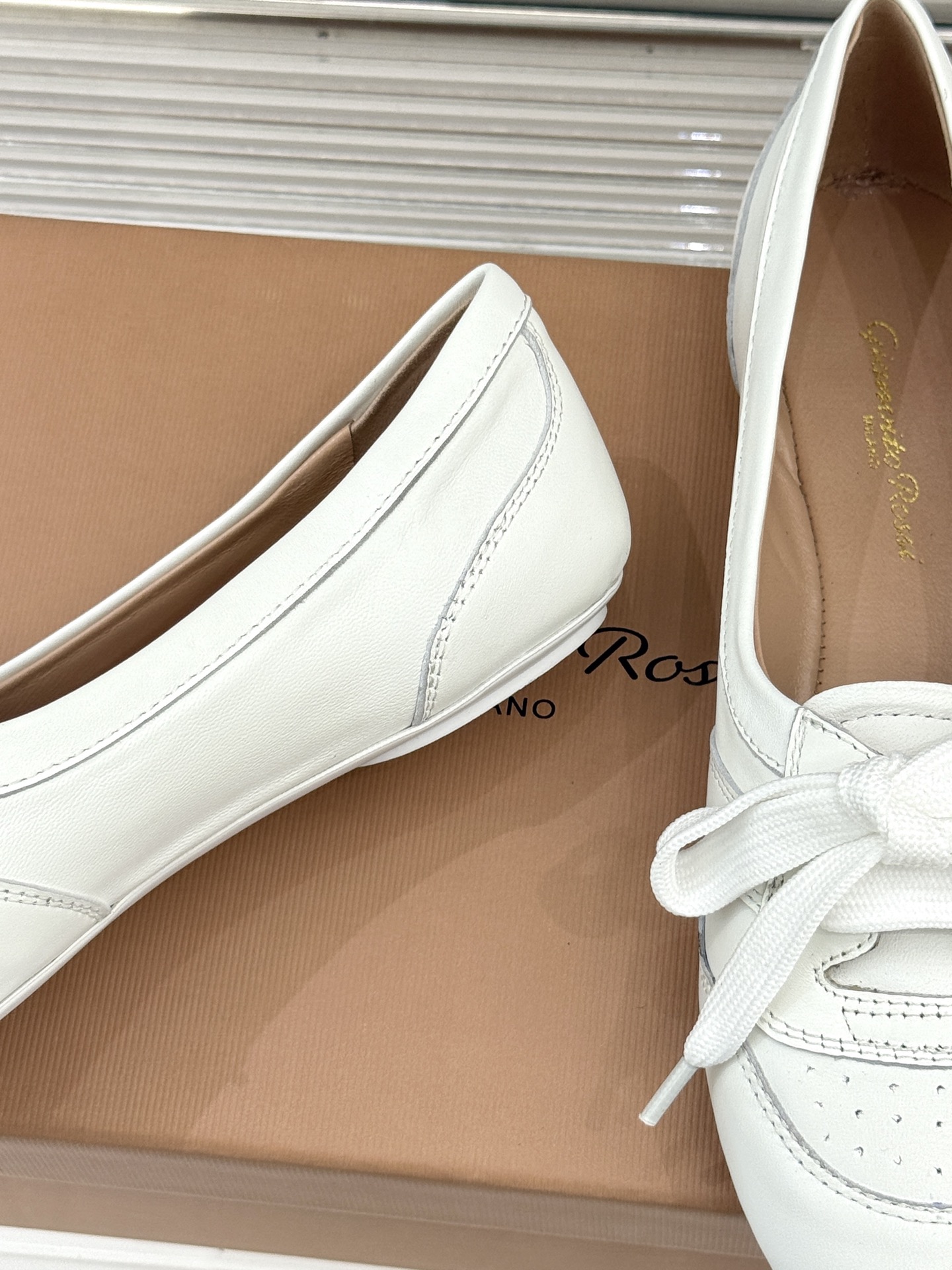 Gianvito Rossi｜26WF新品德训芭蕾舞鞋当意式复古优雅轻奢的极简美学碰撞德训鞋的复古与芭蕾