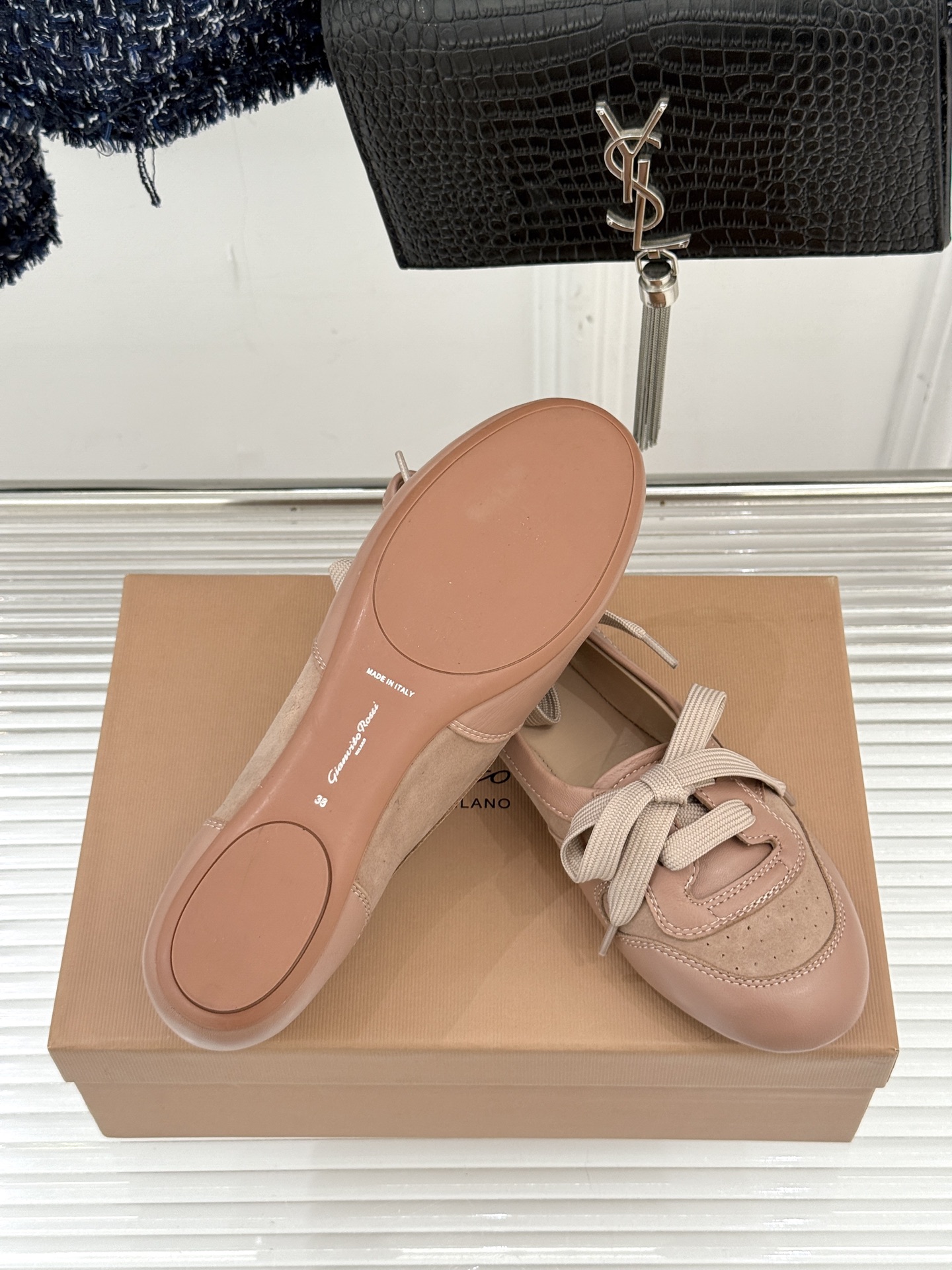 Gianvito Rossi｜26WF新品德训芭蕾舞鞋当意式复古优雅轻奢的极简美学碰撞德训鞋的复古与芭蕾