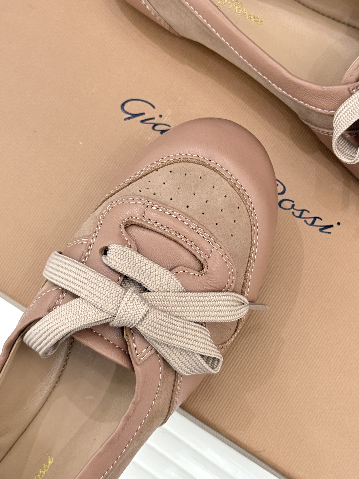 Gianvito Rossi｜26WF新品德训芭蕾舞鞋当意式复古优雅轻奢的极简美学碰撞德训鞋的复古与芭蕾