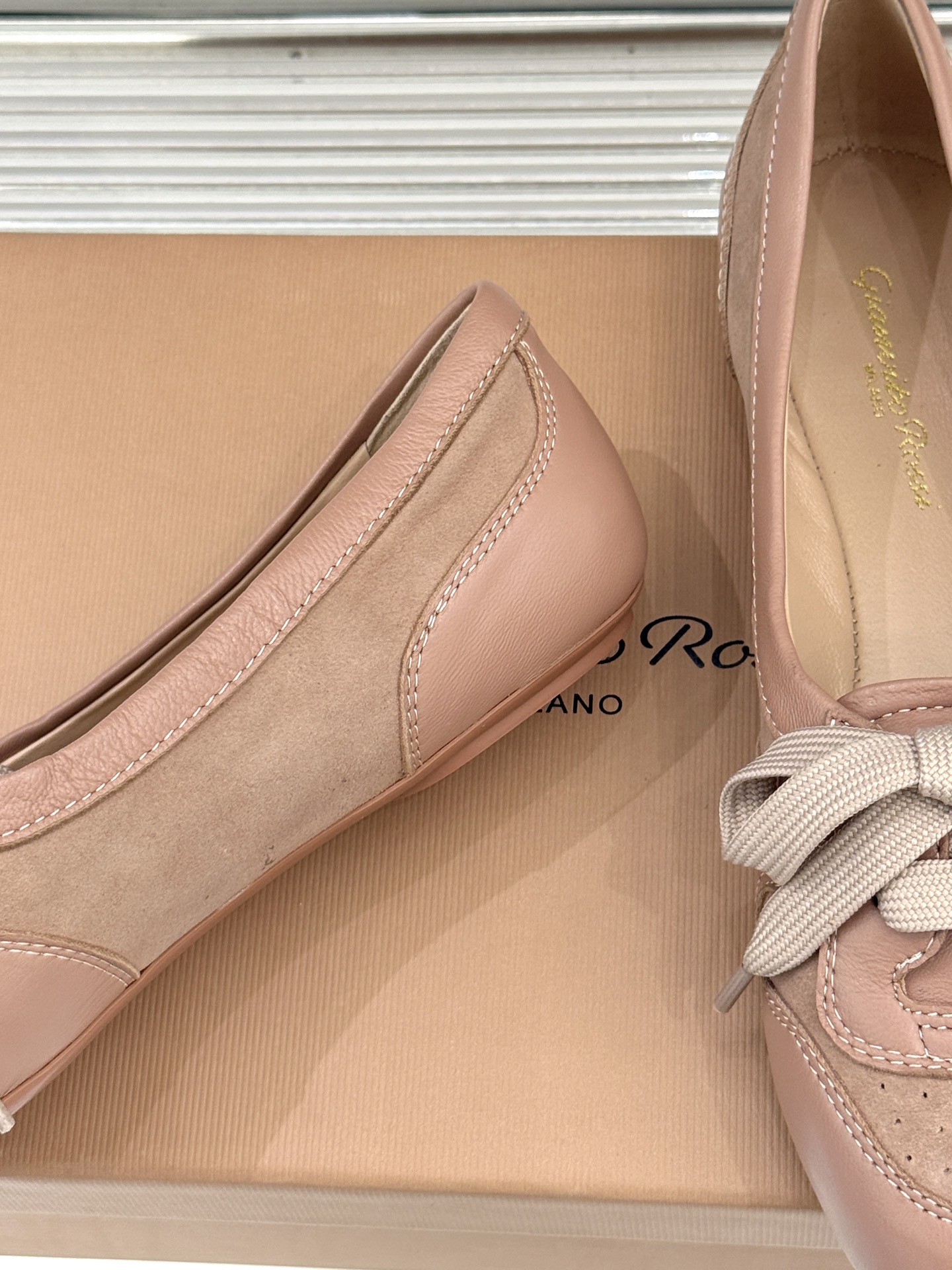 Gianvito Rossi｜26WF新品德训芭蕾舞鞋当意式复古优雅轻奢的极简美学碰撞德训鞋的复古与芭蕾