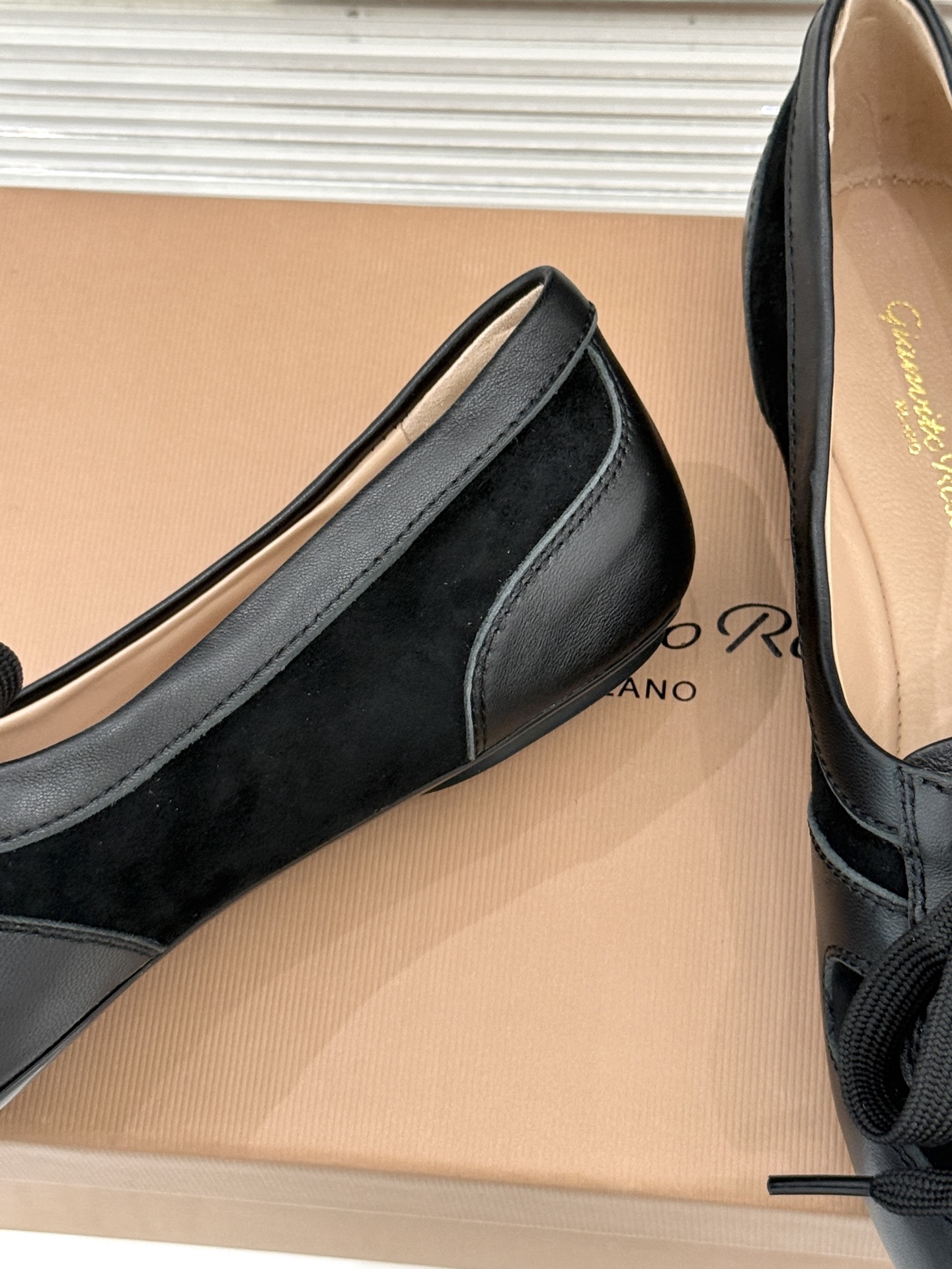 Gianvito Rossi｜26WF新品德训芭蕾舞鞋当意式复古优雅轻奢的极简美学碰撞德训鞋的复古与芭蕾