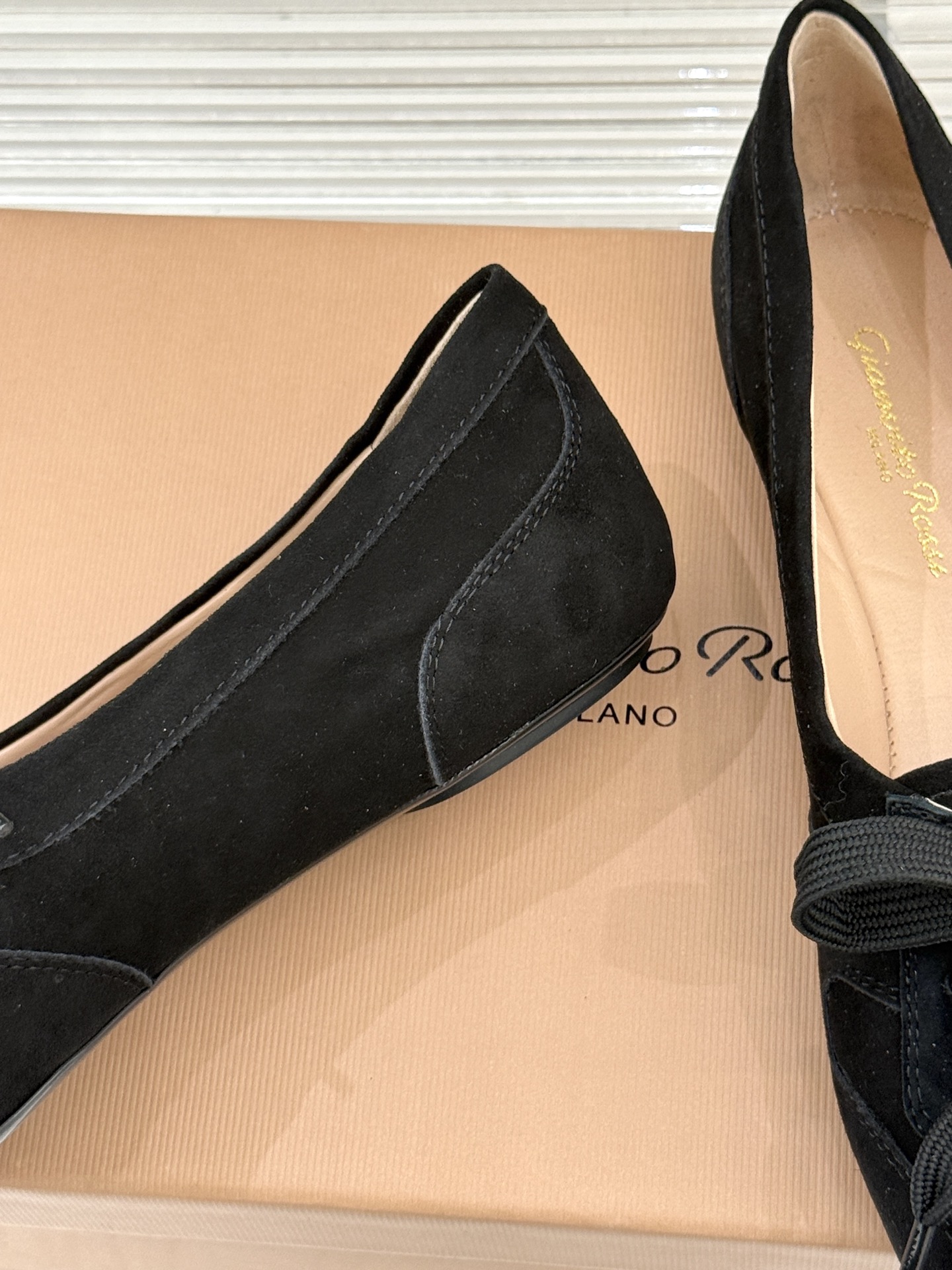 Gianvito Rossi｜26WF新品德训芭蕾舞鞋当意式复古优雅轻奢的极简美学碰撞德训鞋的复古与芭蕾