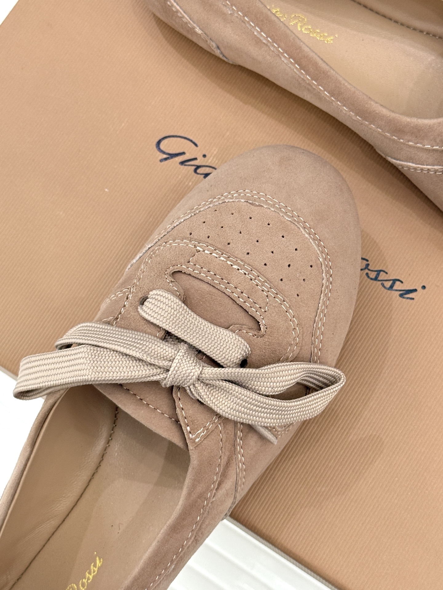 Gianvito Rossi｜26WF新品德训芭蕾舞鞋当意式复古优雅轻奢的极简美学碰撞德训鞋的复古与芭蕾