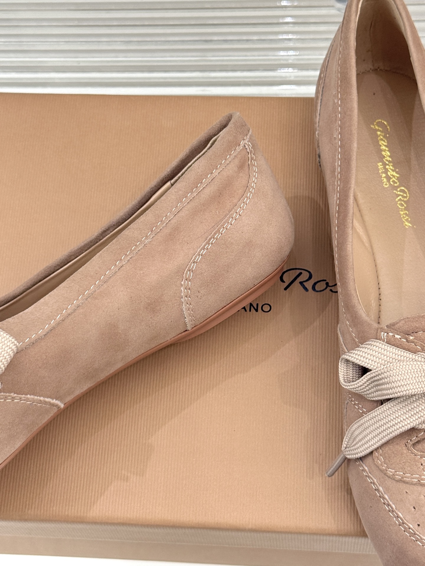 Gianvito Rossi｜26WF新品德训芭蕾舞鞋当意式复古优雅轻奢的极简美学碰撞德训鞋的复古与芭蕾