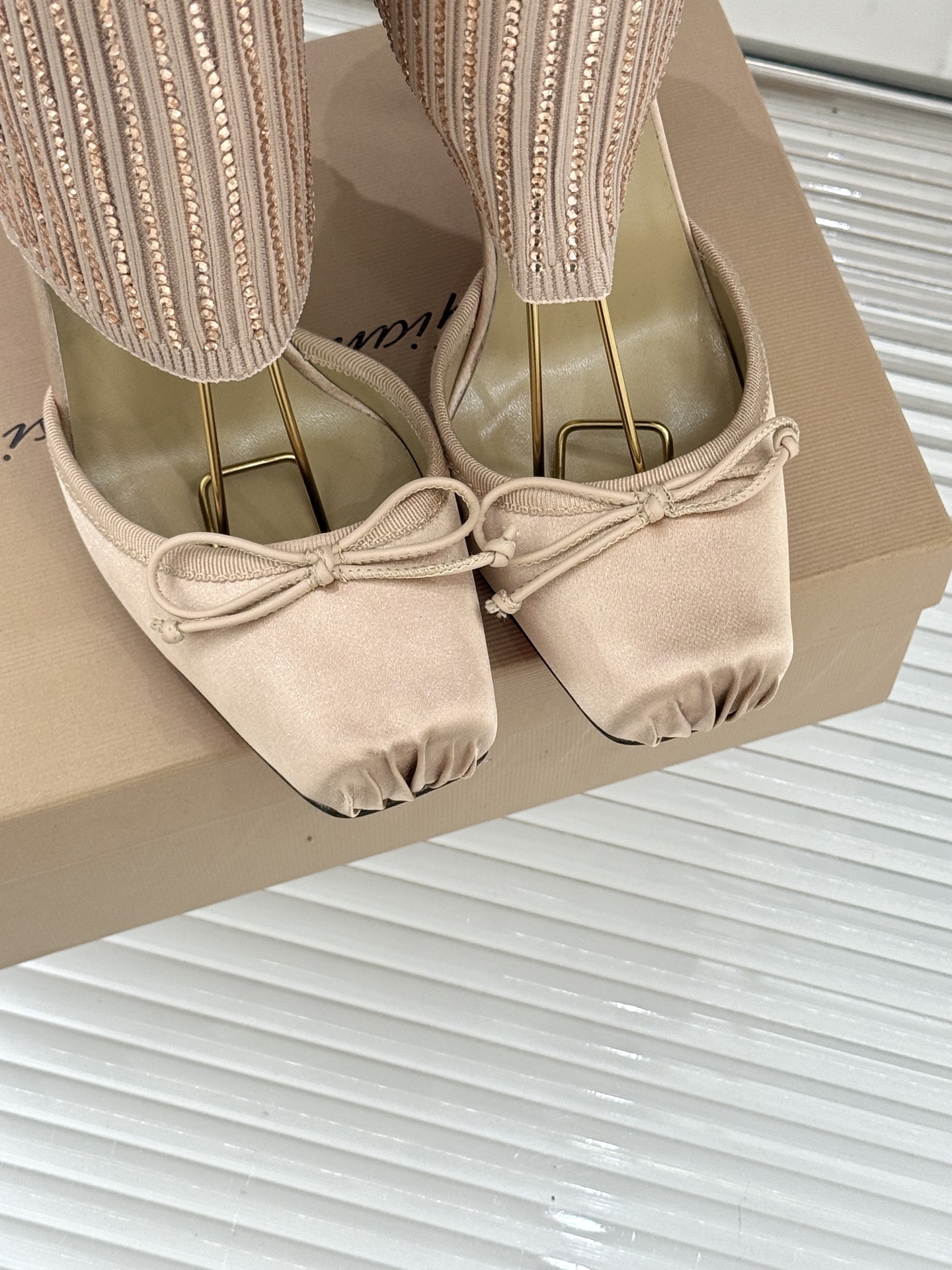 ChristinLouboutin/CL26WF新品猪鼻子蝴蝶结高跟袜子靴凉靴邂逅猪鼻子鞋头的复古巧思再