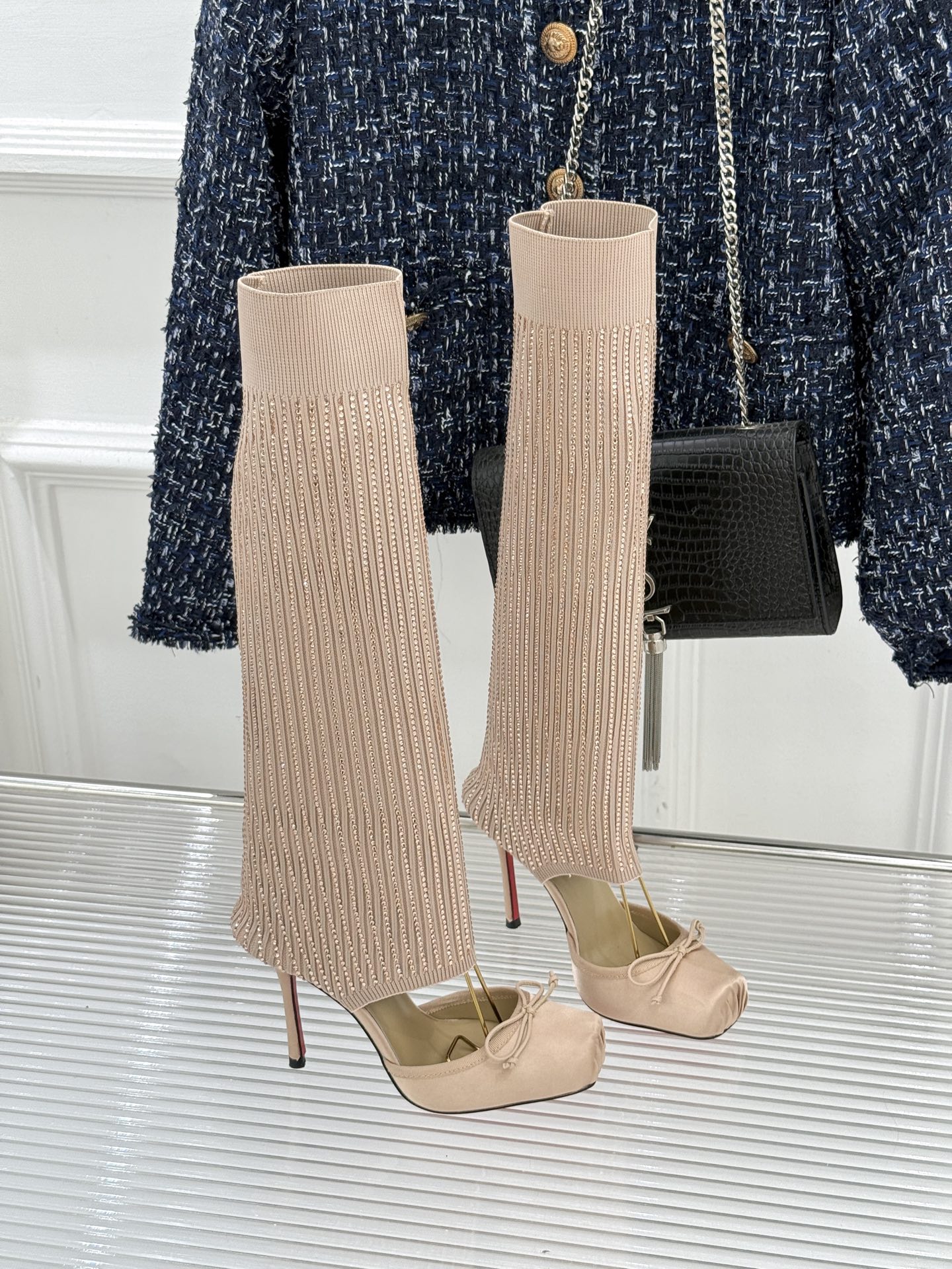 ChristinLouboutin/CL26WF新品猪鼻子蝴蝶结高跟袜子靴凉靴邂逅猪鼻子鞋头的复古巧思再