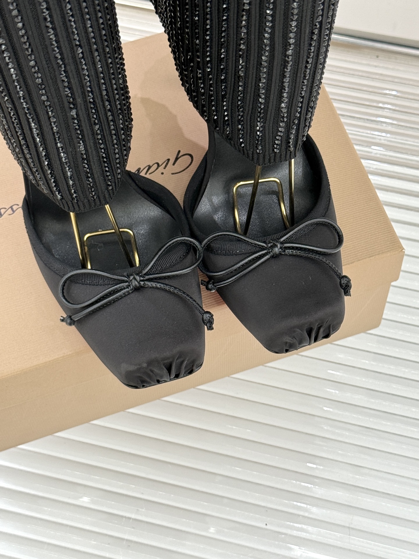 ChristinLouboutin/CL26WF新品猪鼻子蝴蝶结高跟袜子靴凉靴邂逅猪鼻子鞋头的复古巧思再