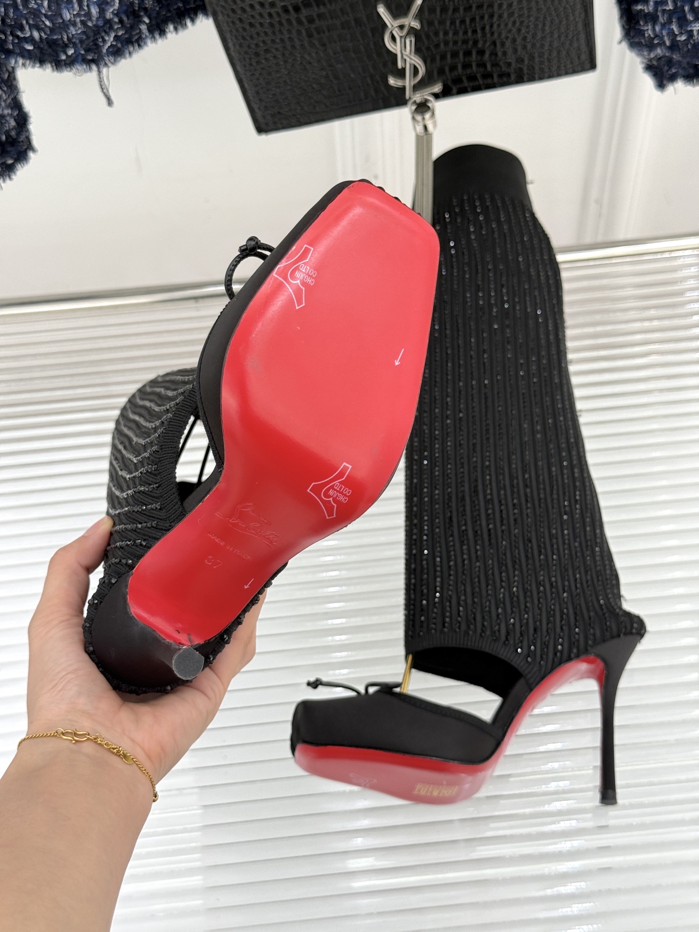 ChristinLouboutin/CL26WF新品猪鼻子蝴蝶结高跟袜子靴凉靴邂逅猪鼻子鞋头的复古巧思再