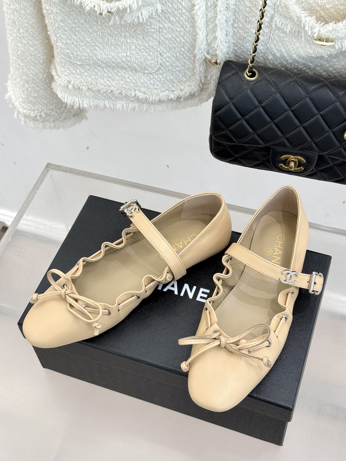 CHANE*｜小香新品复古蝴蝶结玛平底丽珍鞋当小香高定基因邂逅玛丽珍经典鞋型平底姿态藏着不费力的优雅蝴蝶