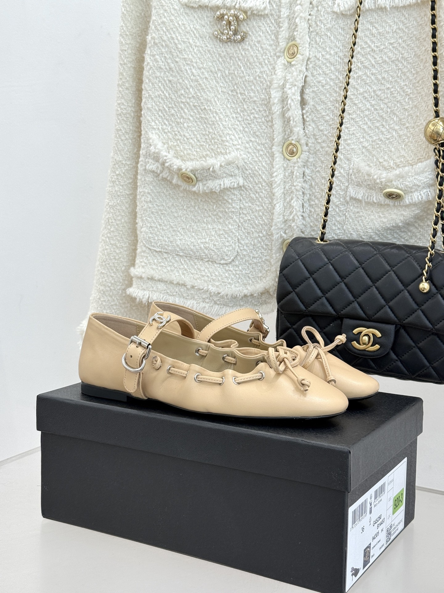 CHANE*｜小香新品复古蝴蝶结玛平底丽珍鞋当小香高定基因邂逅玛丽珍经典鞋型平底姿态藏着不费力的优雅蝴蝶