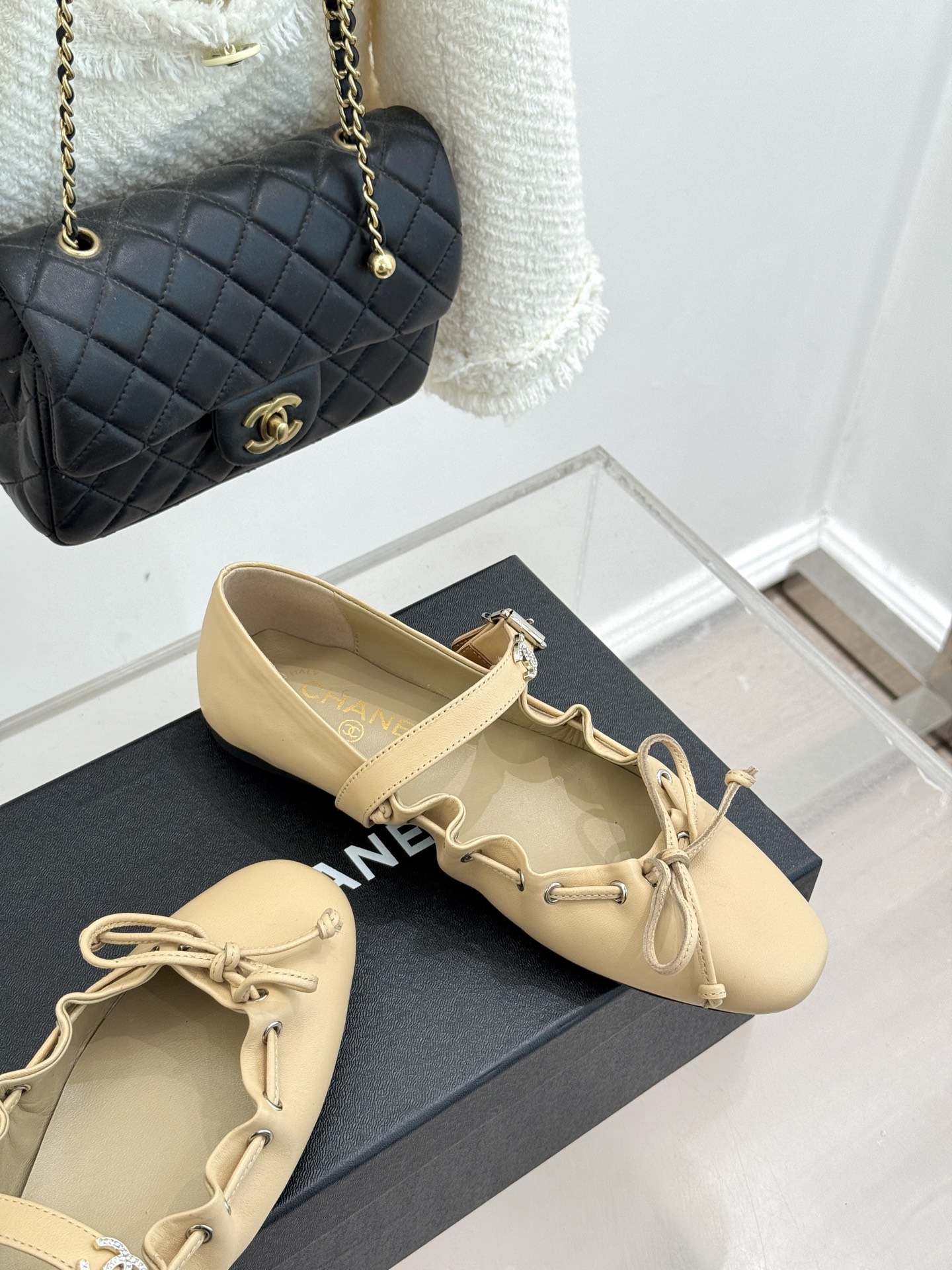 CHANE*｜小香新品复古蝴蝶结玛平底丽珍鞋当小香高定基因邂逅玛丽珍经典鞋型平底姿态藏着不费力的优雅蝴蝶