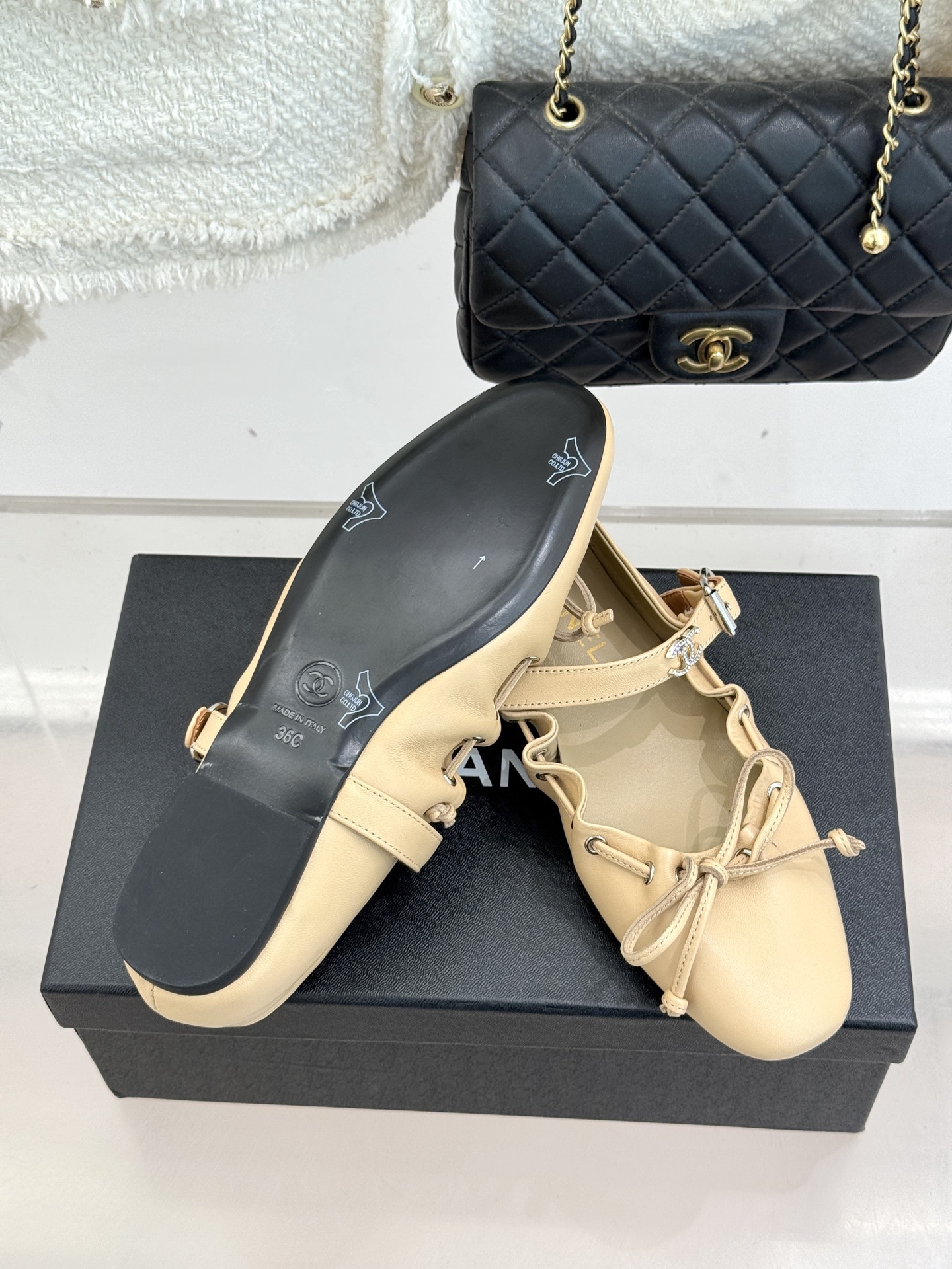 CHANE*｜小香新品复古蝴蝶结玛平底丽珍鞋当小香高定基因邂逅玛丽珍经典鞋型平底姿态藏着不费力的优雅蝴蝶