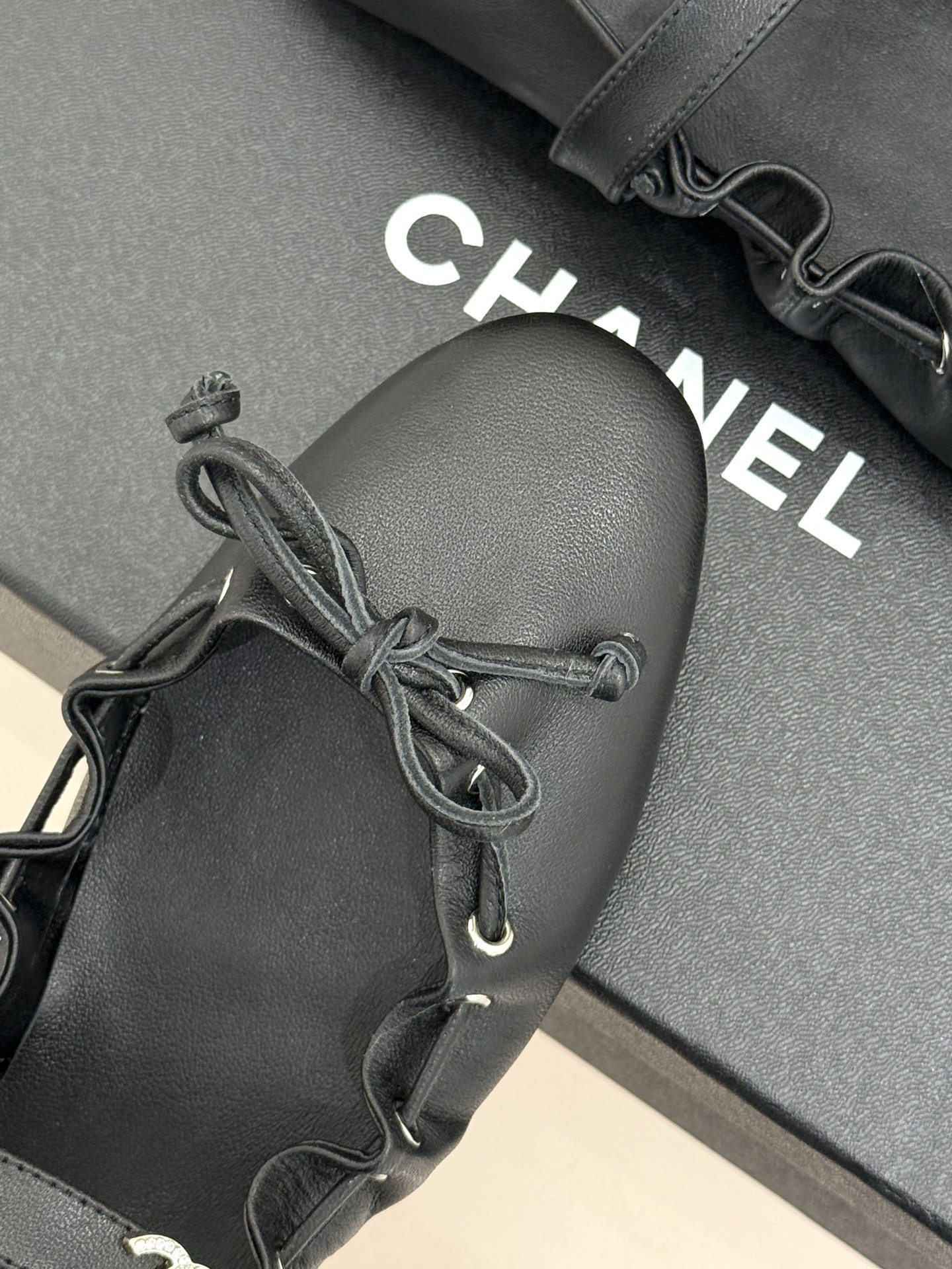 CHANE*｜小香新品复古蝴蝶结玛平底丽珍鞋当小香高定基因邂逅玛丽珍经典鞋型平底姿态藏着不费力的优雅蝴蝶