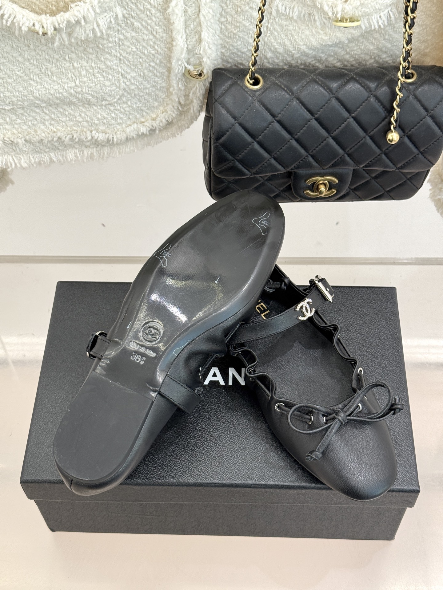 CHANE*｜小香新品复古蝴蝶结玛平底丽珍鞋当小香高定基因邂逅玛丽珍经典鞋型平底姿态藏着不费力的优雅蝴蝶