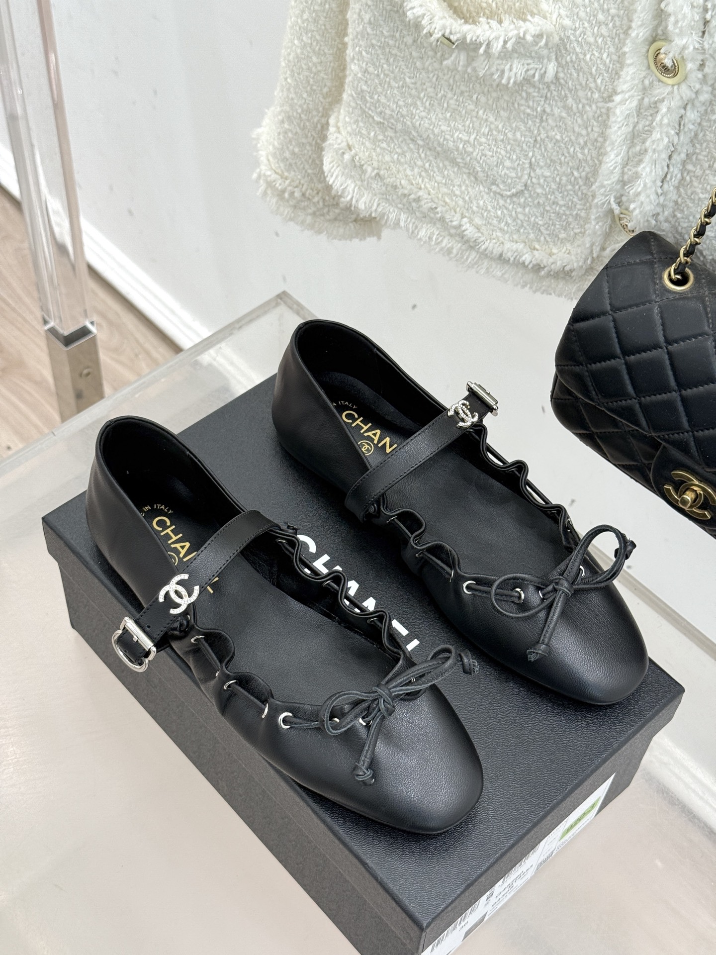 CHANE*｜小香新品复古蝴蝶结玛平底丽珍鞋当小香高定基因邂逅玛丽珍经典鞋型平底姿态藏着不费力的优雅蝴蝶