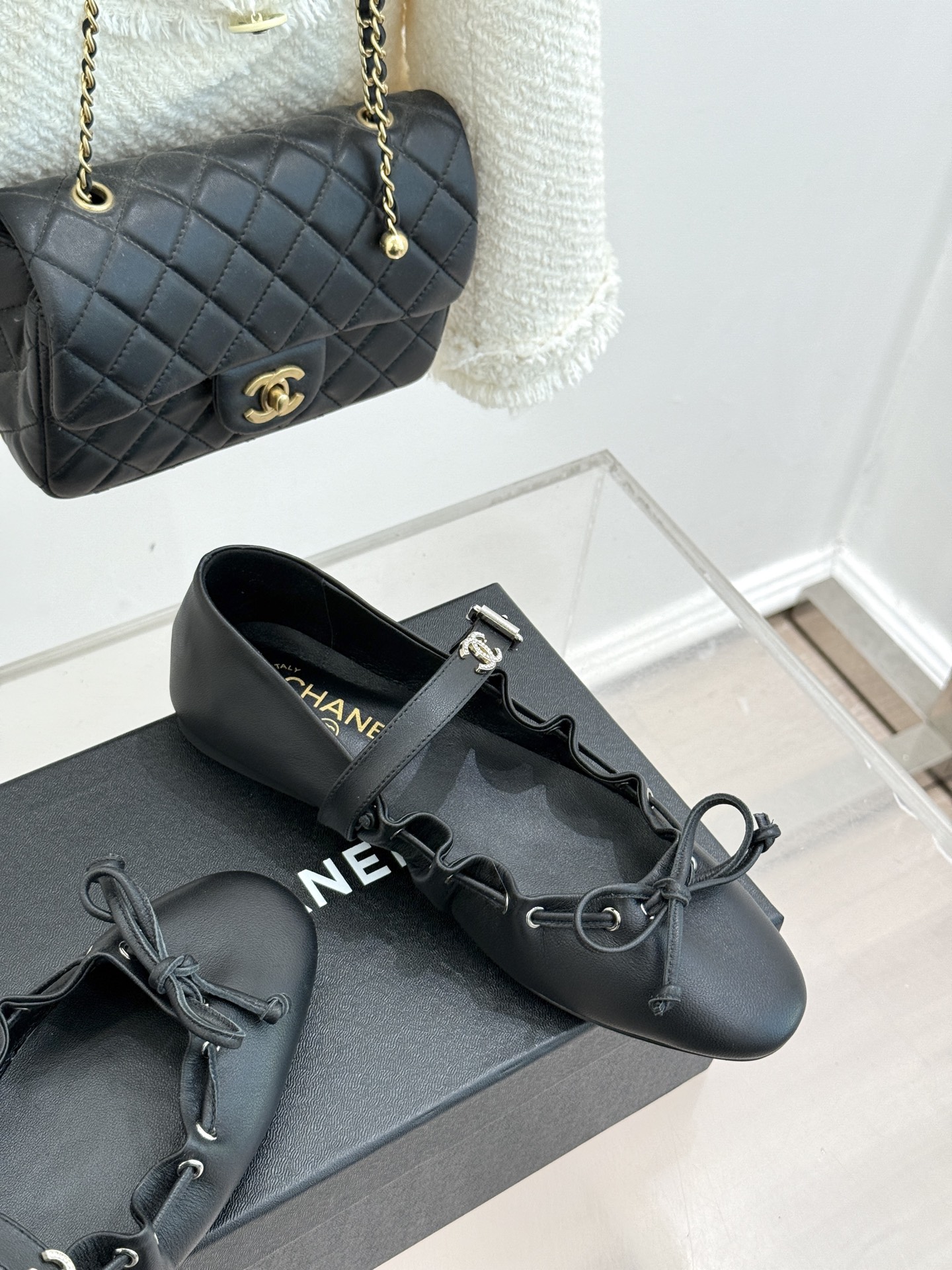 CHANE*｜小香新品复古蝴蝶结玛平底丽珍鞋当小香高定基因邂逅玛丽珍经典鞋型平底姿态藏着不费力的优雅蝴蝶