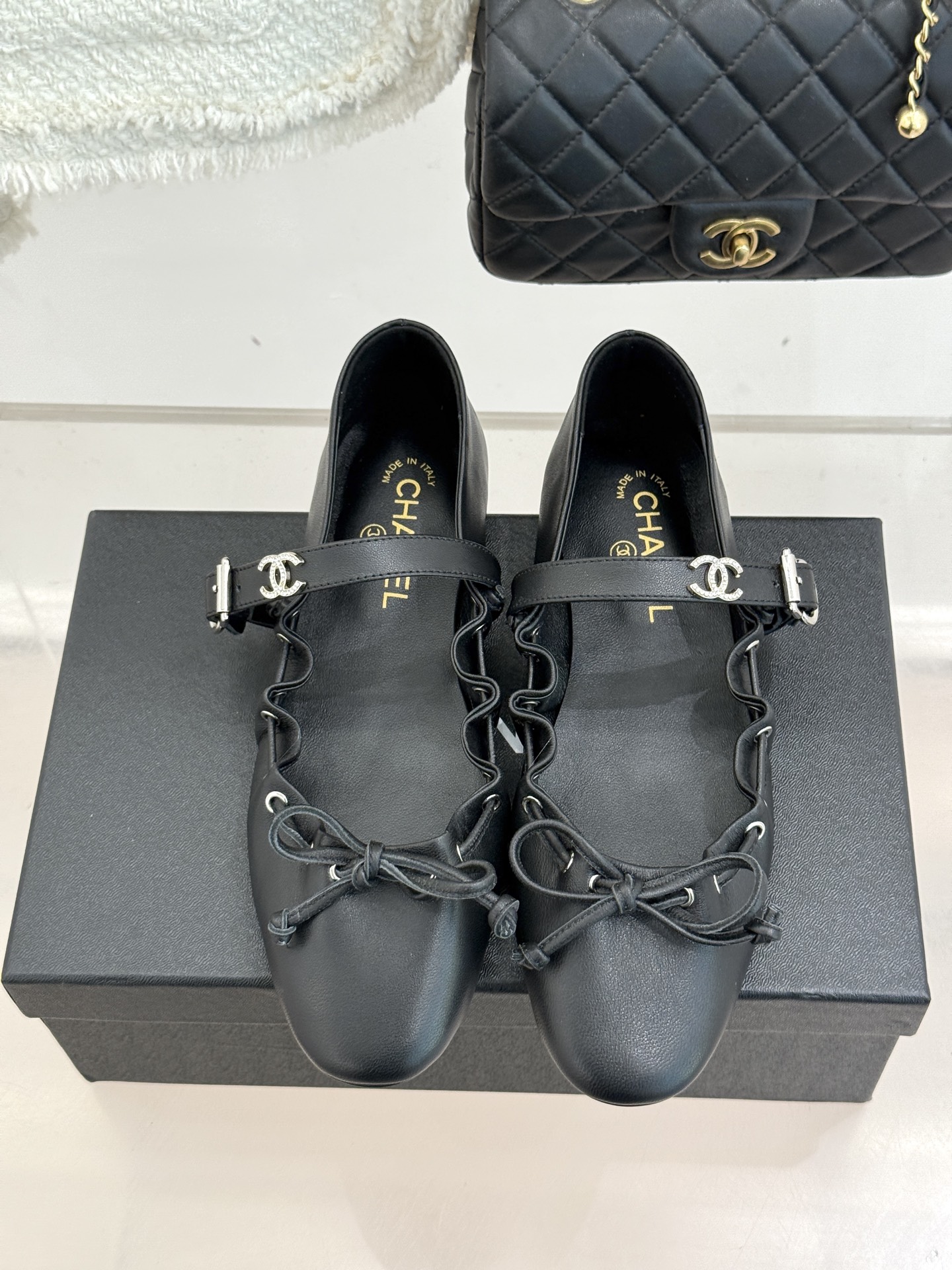 CHANE*｜小香新品复古蝴蝶结玛平底丽珍鞋当小香高定基因邂逅玛丽珍经典鞋型平底姿态藏着不费力的优雅蝴蝶