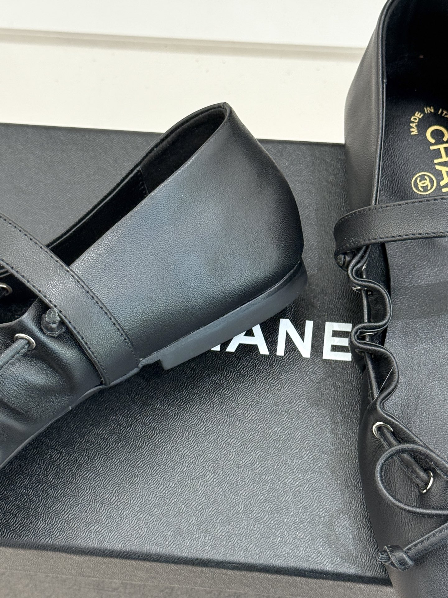 CHANE*｜小香新品复古蝴蝶结玛平底丽珍鞋当小香高定基因邂逅玛丽珍经典鞋型平底姿态藏着不费力的优雅蝴蝶