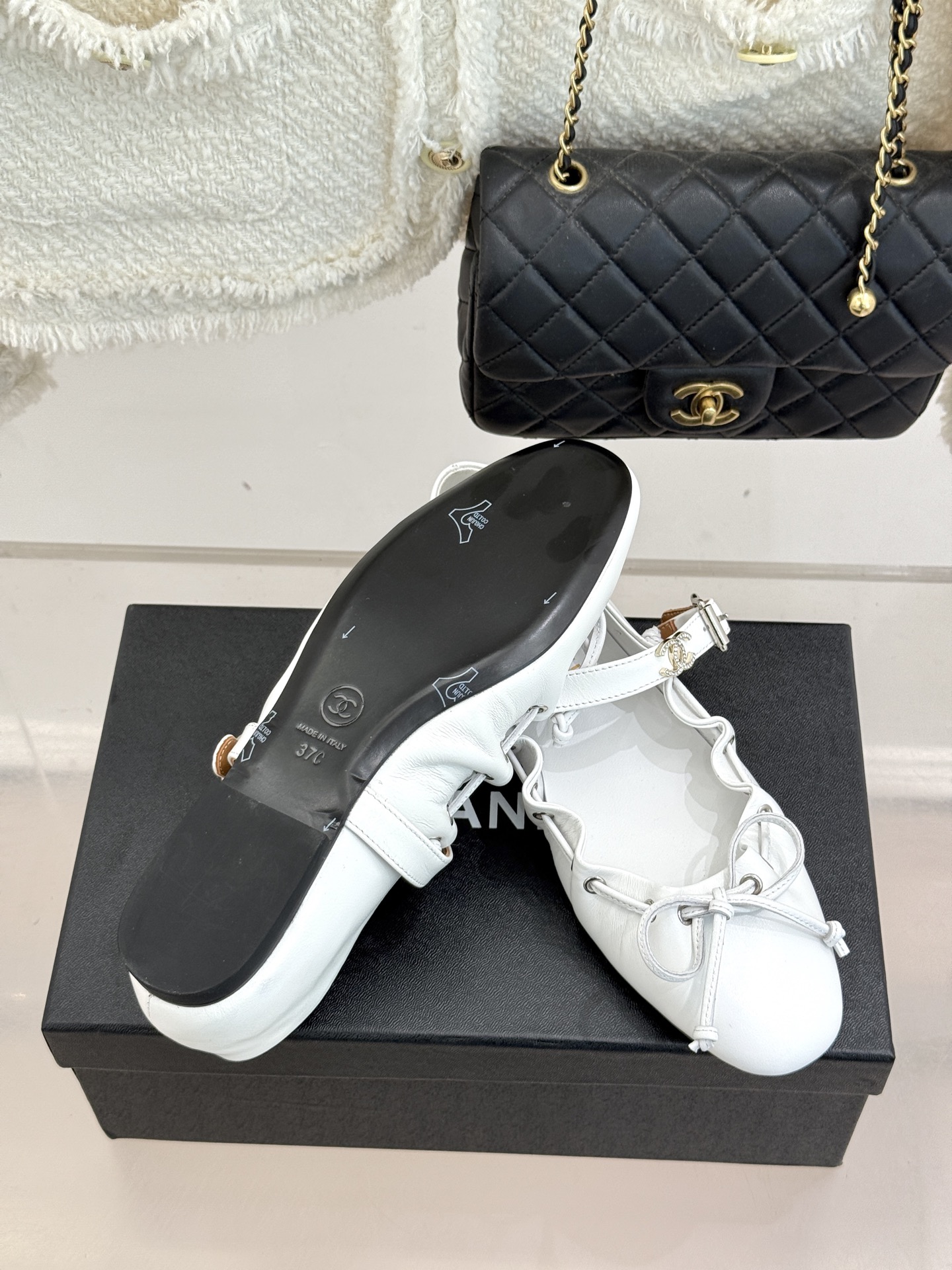 CHANE*｜小香新品复古蝴蝶结玛平底丽珍鞋当小香高定基因邂逅玛丽珍经典鞋型平底姿态藏着不费力的优雅蝴蝶