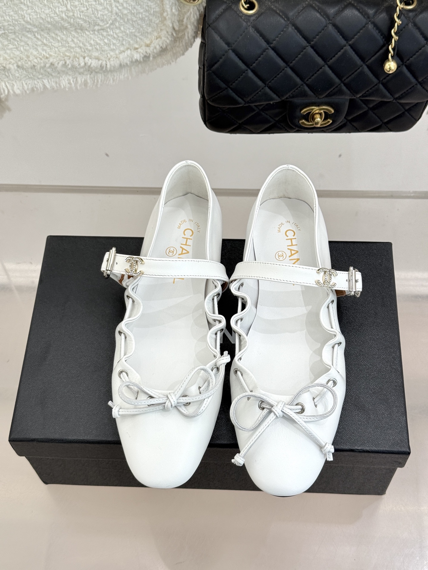 CHANE*｜小香新品复古蝴蝶结玛平底丽珍鞋当小香高定基因邂逅玛丽珍经典鞋型平底姿态藏着不费力的优雅蝴蝶