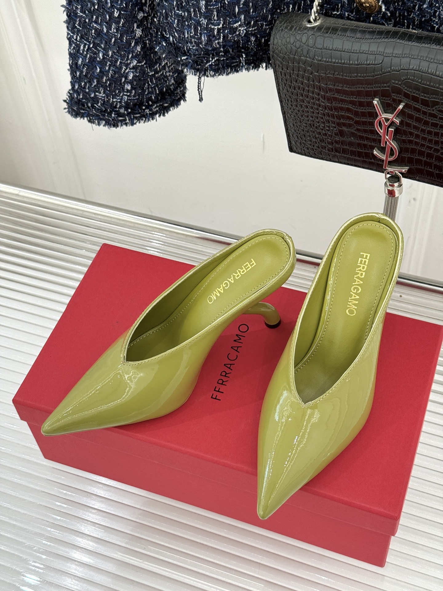 Ferragamo/菲拉格慕26AW早春新品高跟拖鞋藏着“明星御用鞋匠”的百年匠心。源自1940年代的经