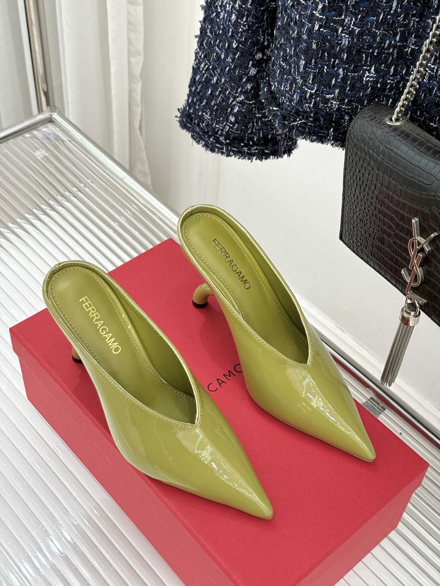 Ferragamo/菲拉格慕26AW早春新品高跟拖鞋藏着“明星御用鞋匠”的百年匠心。源自1940年代的经