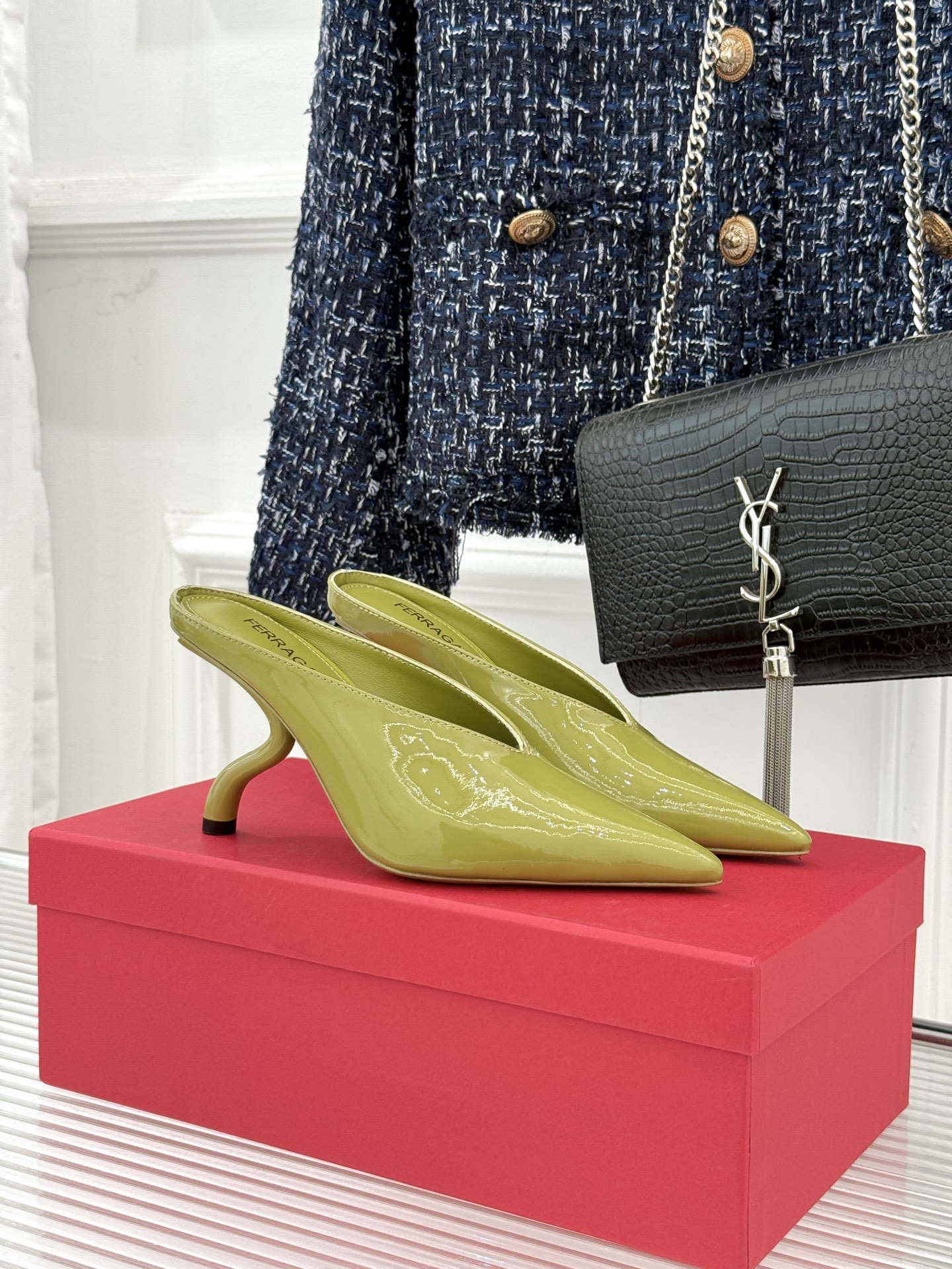 Ferragamo/菲拉格慕26AW早春新品高跟拖鞋藏着“明星御用鞋匠”的百年匠心。源自1940年代的经