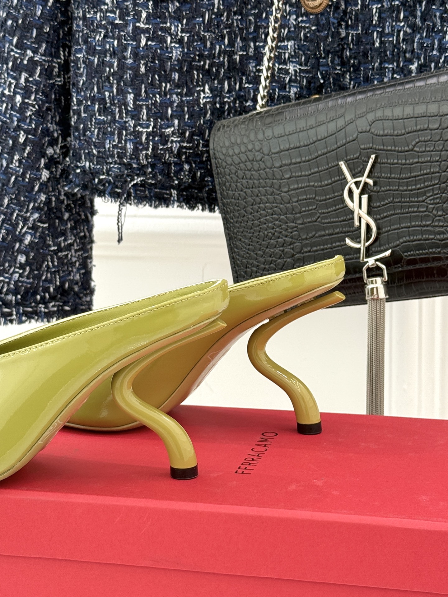 Ferragamo/菲拉格慕26AW早春新品高跟拖鞋藏着“明星御用鞋匠”的百年匠心。源自1940年代的经