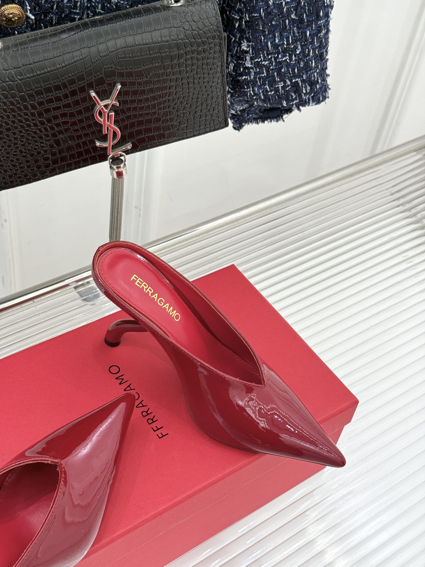 Ferragamo/菲拉格慕26AW早春新品高跟拖鞋藏着“明星御用鞋匠”的百年匠心。源自1940年代的经