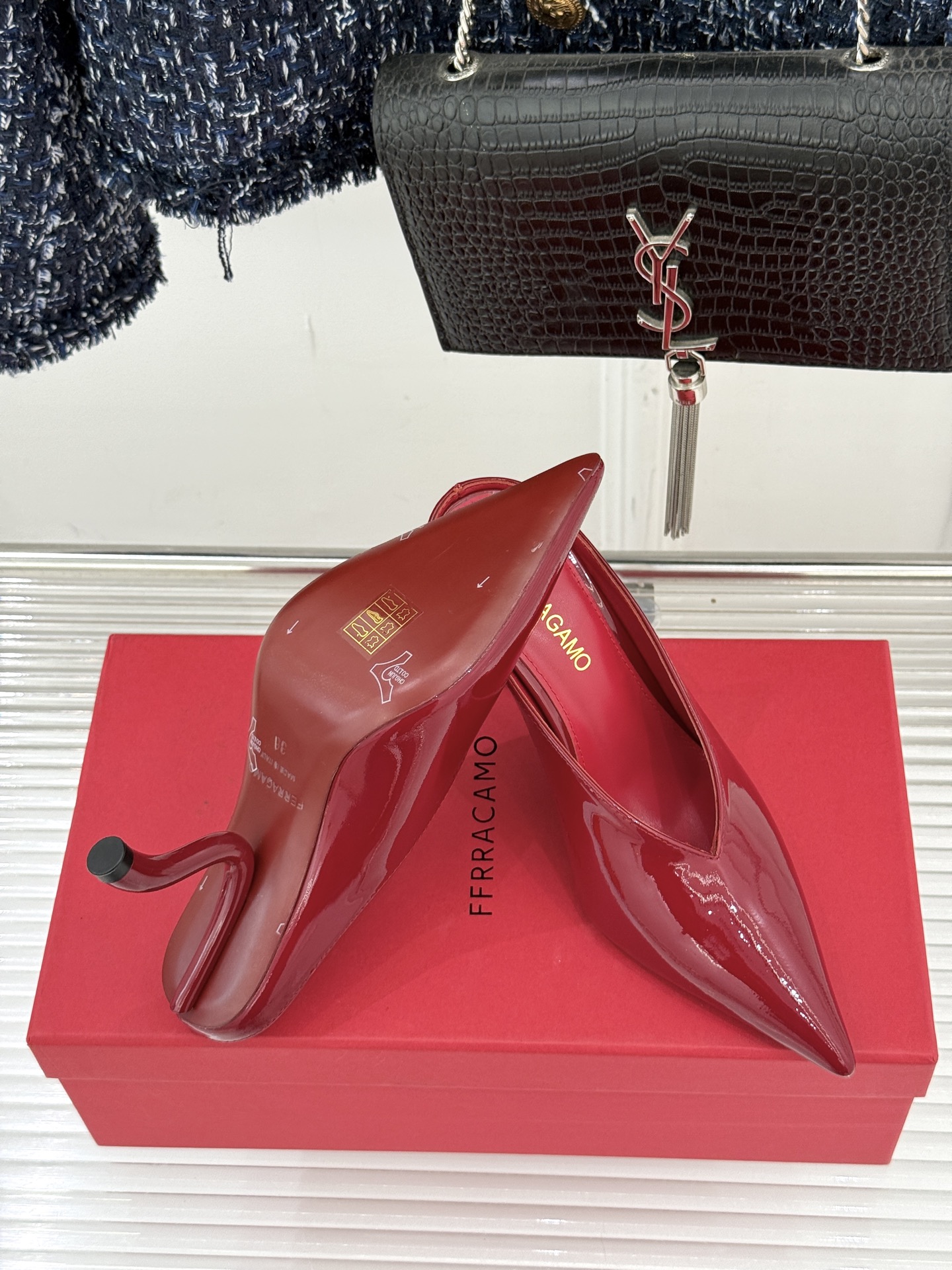 Ferragamo/菲拉格慕26AW早春新品高跟拖鞋藏着“明星御用鞋匠”的百年匠心。源自1940年代的经