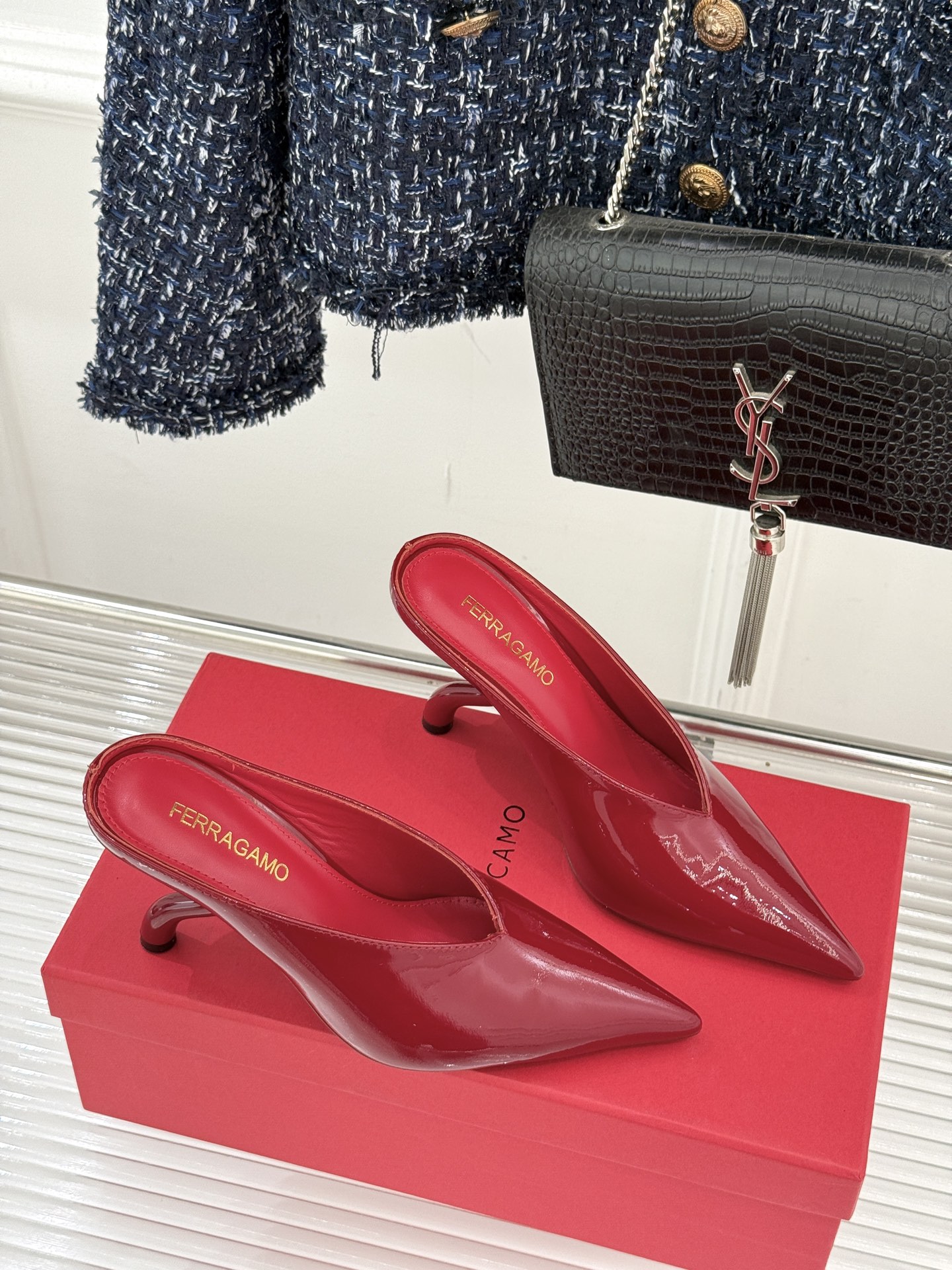 Ferragamo/菲拉格慕26AW早春新品高跟拖鞋藏着“明星御用鞋匠”的百年匠心。源自1940年代的经