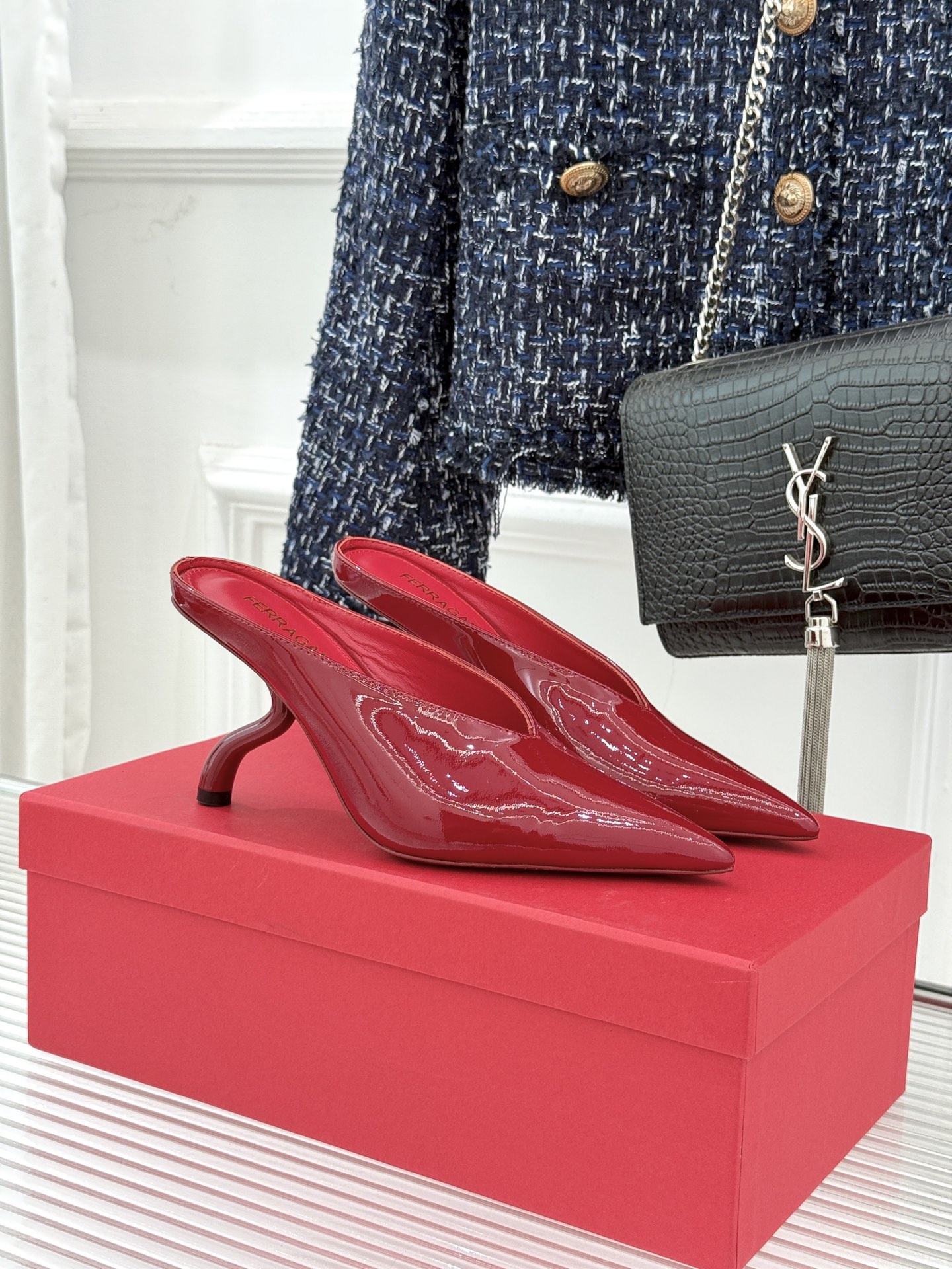 Ferragamo/菲拉格慕26AW早春新品高跟拖鞋藏着“明星御用鞋匠”的百年匠心。源自1940年代的经