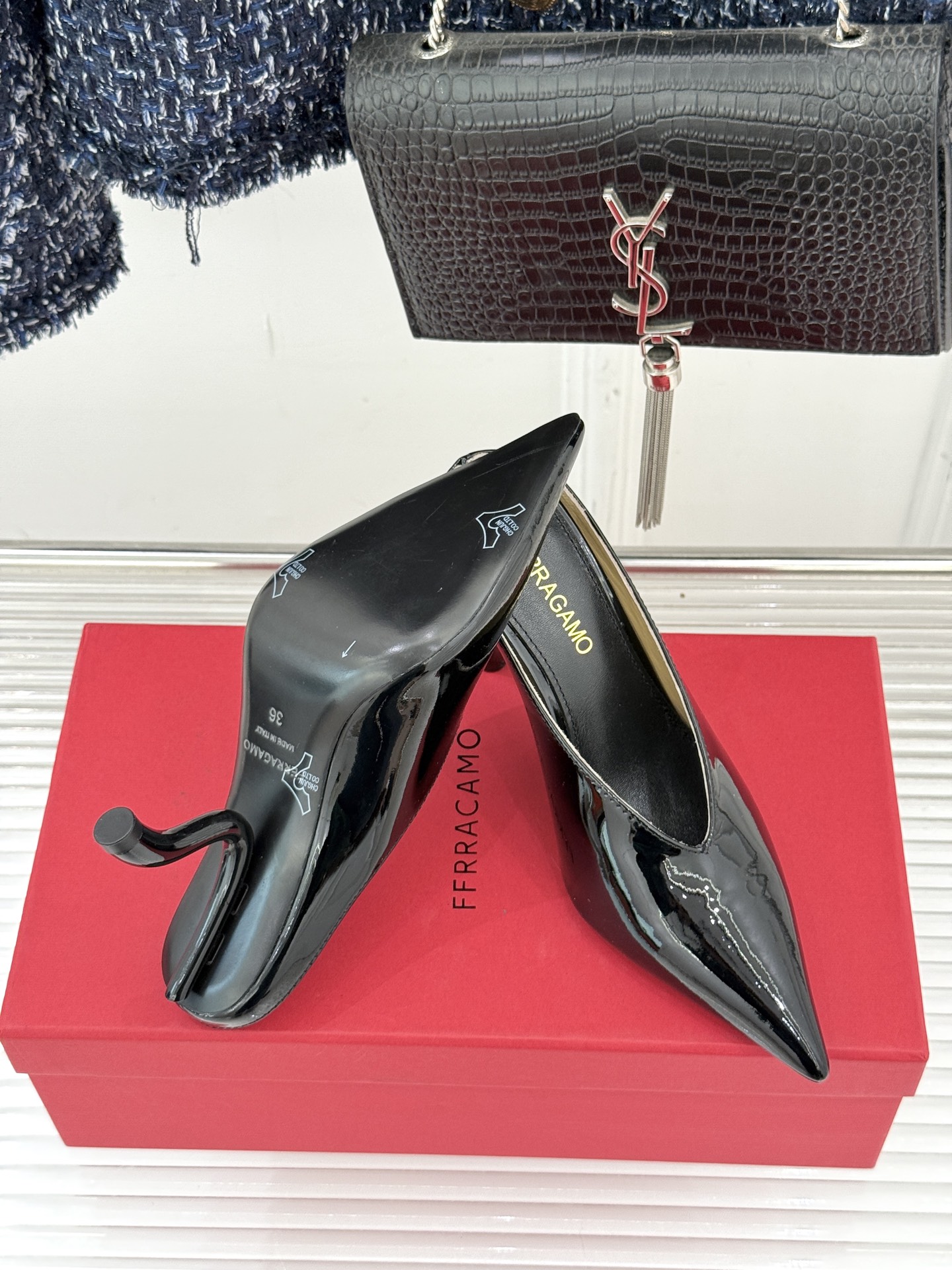Ferragamo/菲拉格慕26AW早春新品高跟拖鞋藏着“明星御用鞋匠”的百年匠心。源自1940年代的经