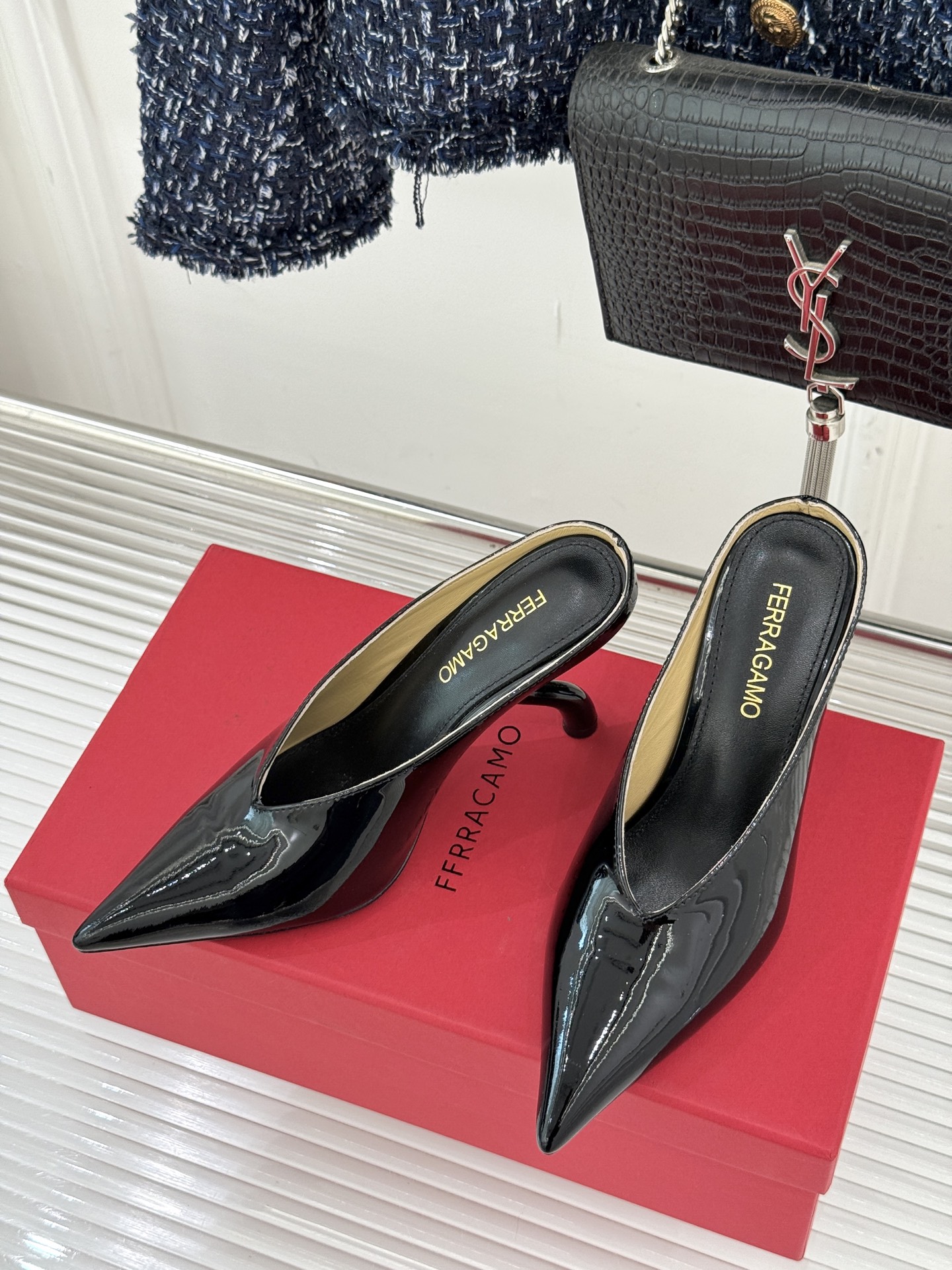 Ferragamo/菲拉格慕26AW早春新品高跟拖鞋藏着“明星御用鞋匠”的百年匠心。源自1940年代的经