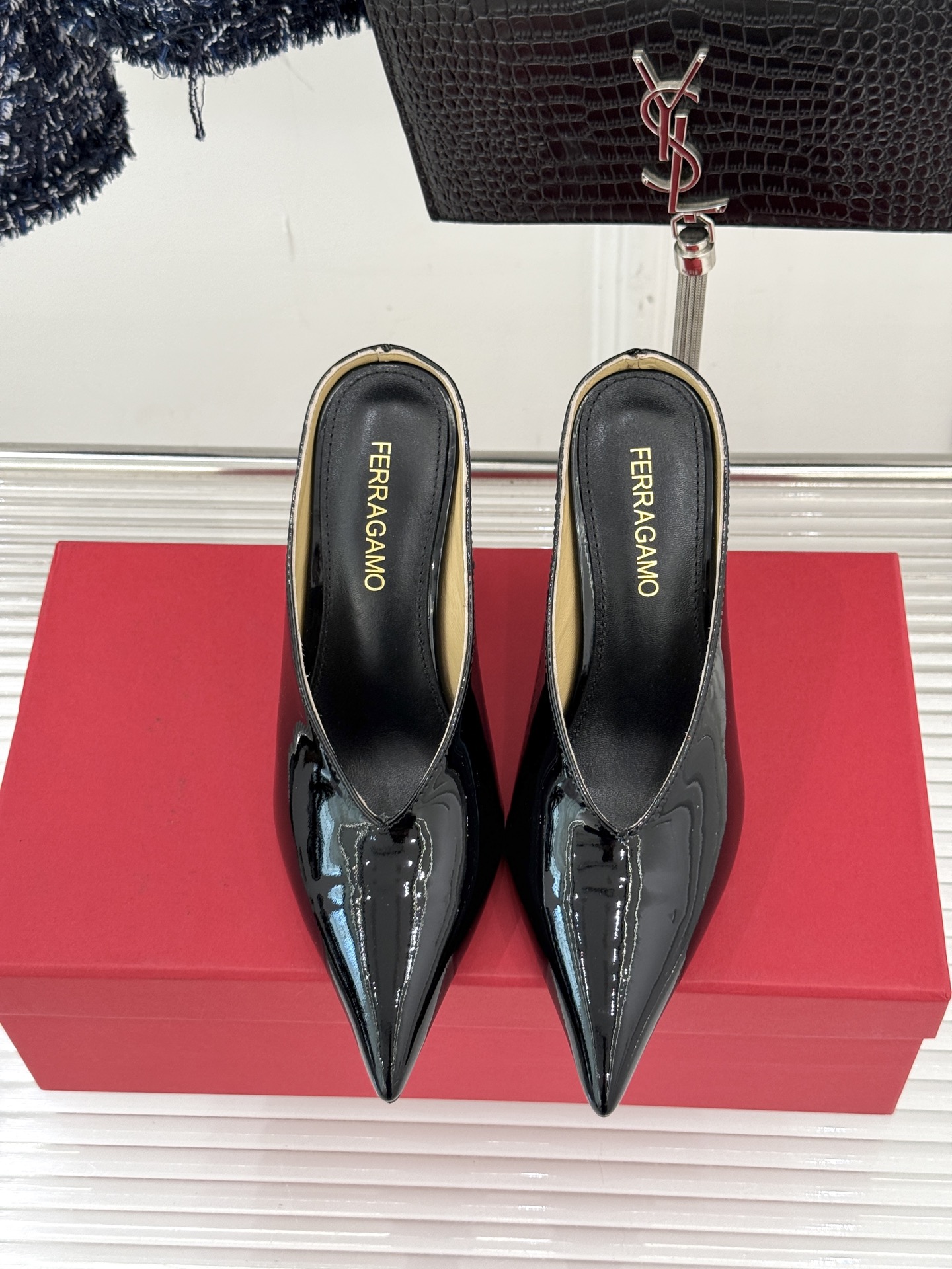 Ferragamo/菲拉格慕26AW早春新品高跟拖鞋藏着“明星御用鞋匠”的百年匠心。源自1940年代的经