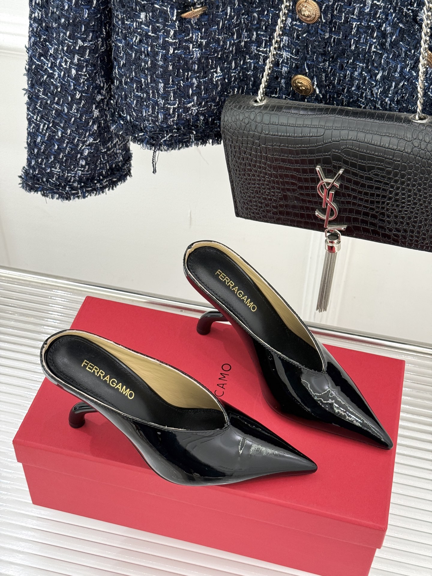 Ferragamo/菲拉格慕26AW早春新品高跟拖鞋藏着“明星御用鞋匠”的百年匠心。源自1940年代的经