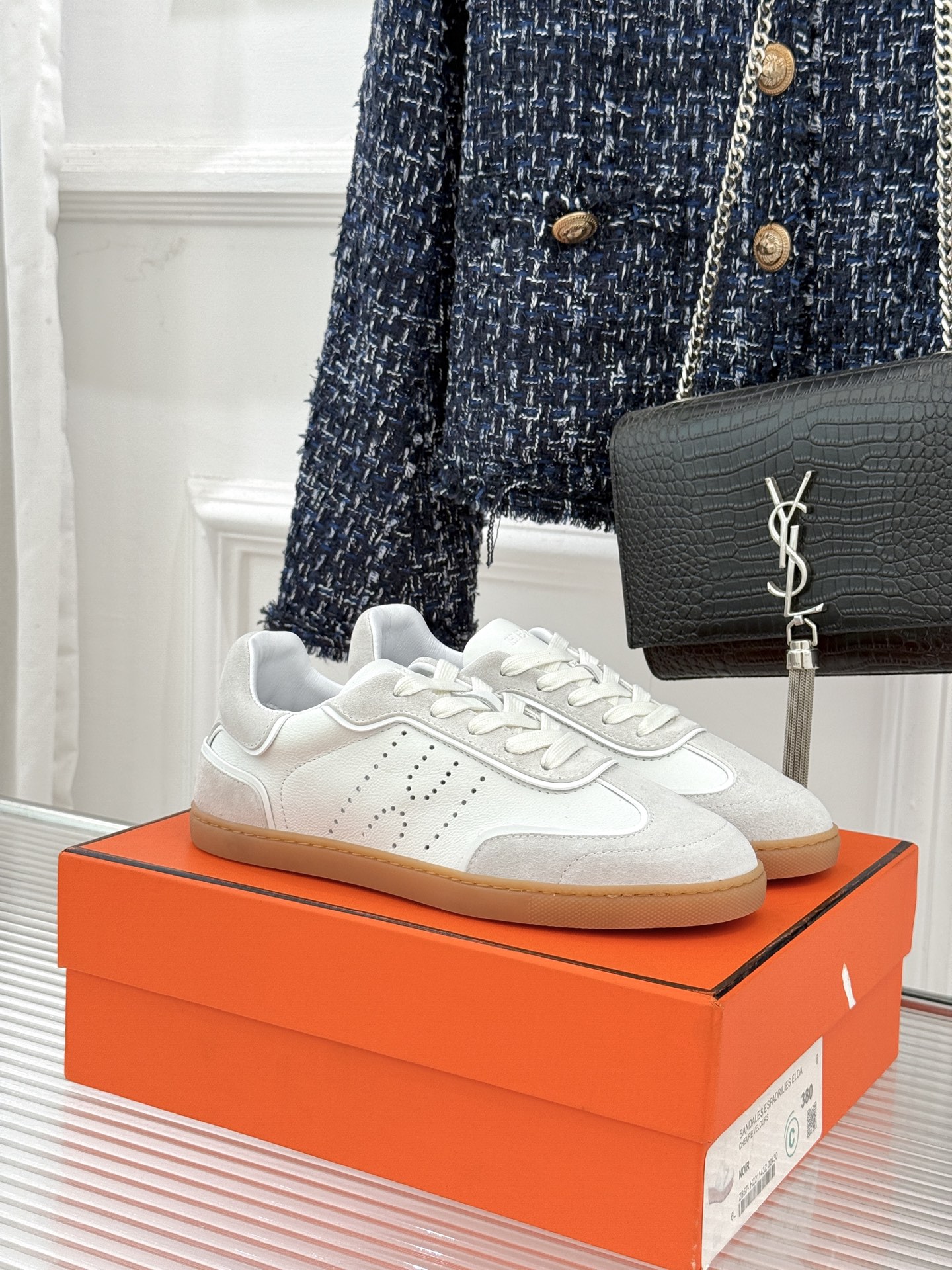 男码300Hermès/爱马仕26WF早春新品情侣款H休闲德训鞋把法式奢华藏进日常松弛感里。标志性H标低