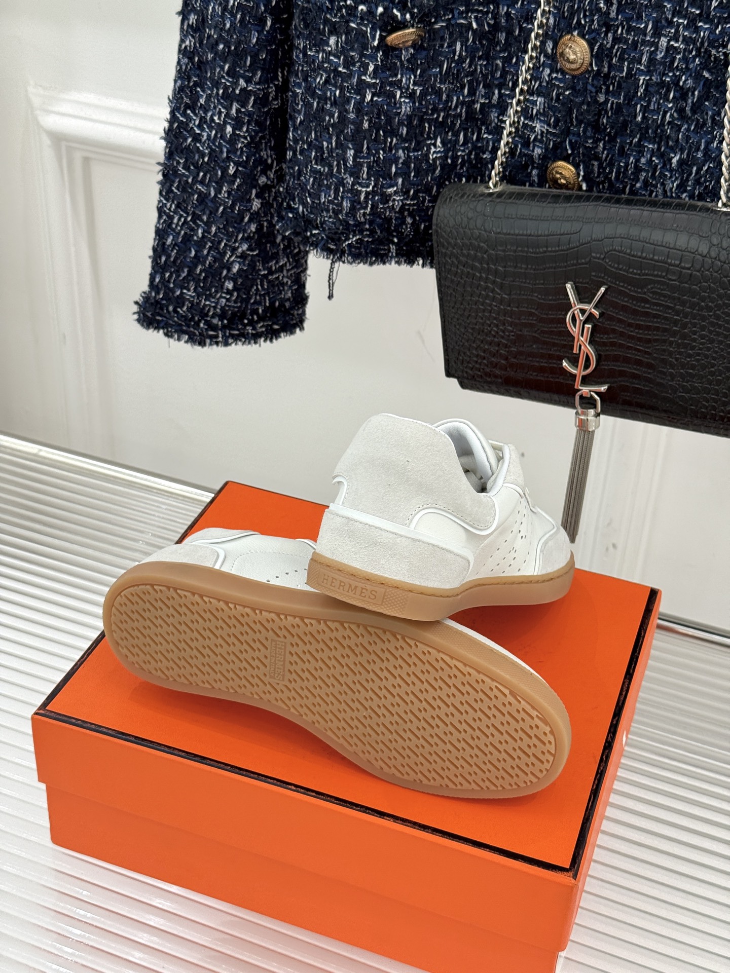 男码300Hermès/爱马仕26WF早春新品情侣款H休闲德训鞋把法式奢华藏进日常松弛感里。标志性H标低