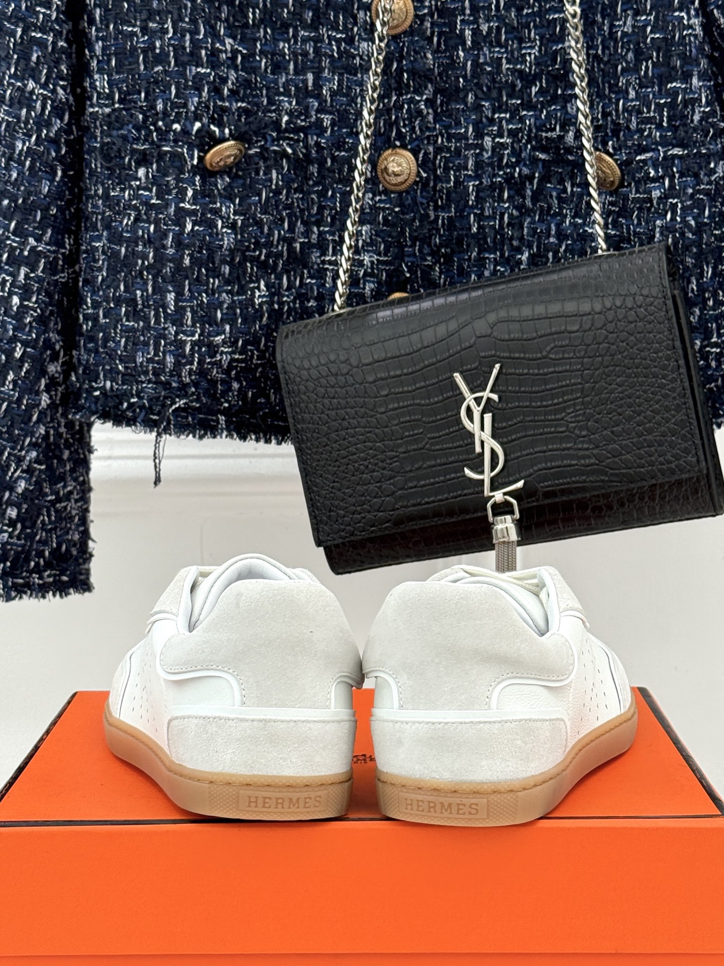 男码300Hermès/爱马仕26WF早春新品情侣款H休闲德训鞋把法式奢华藏进日常松弛感里。标志性H标低