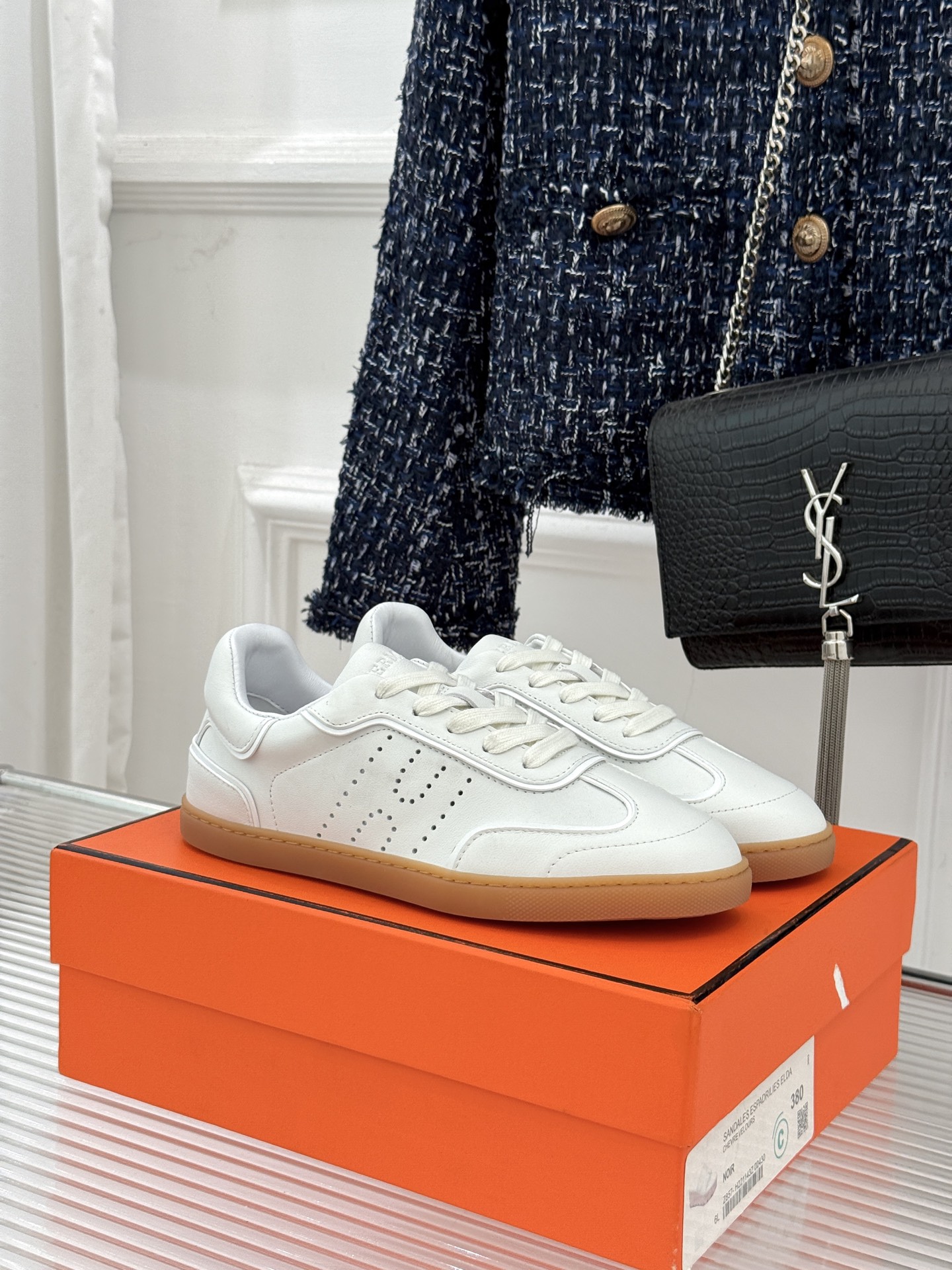 男码300Hermès/爱马仕26WF早春新品情侣款H休闲德训鞋把法式奢华藏进日常松弛感里。标志性H标低