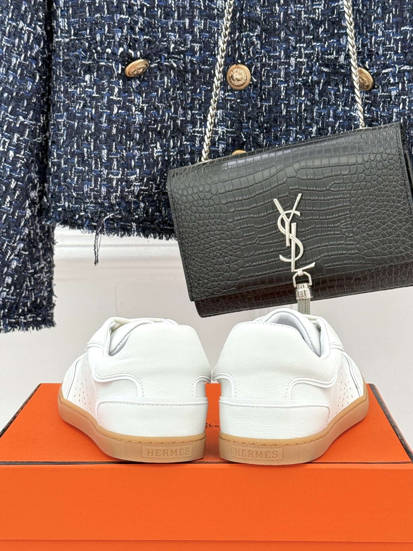 男码300Hermès/爱马仕26WF早春新品情侣款H休闲德训鞋把法式奢华藏进日常松弛感里。标志性H标低