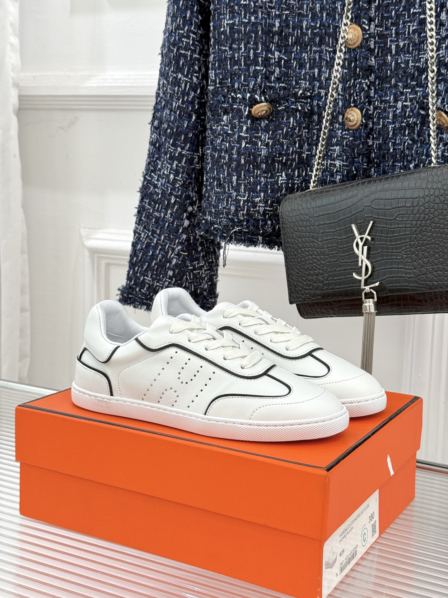 男码300Hermès/爱马仕26WF早春新品情侣款H休闲德训鞋把法式奢华藏进日常松弛感里。标志性H标低