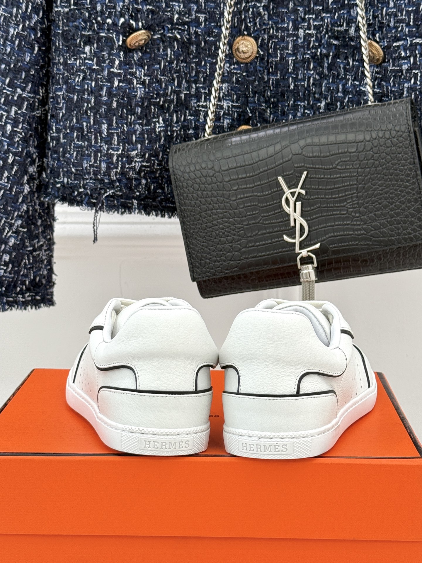 男码300Hermès/爱马仕26WF早春新品情侣款H休闲德训鞋把法式奢华藏进日常松弛感里。标志性H标低