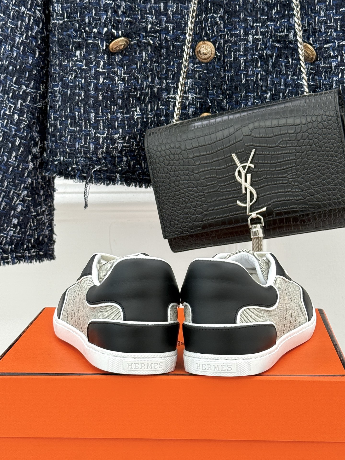 男码300Hermès/爱马仕26WF早春新品情侣款H休闲德训鞋把法式奢华藏进日常松弛感里。标志性H标低