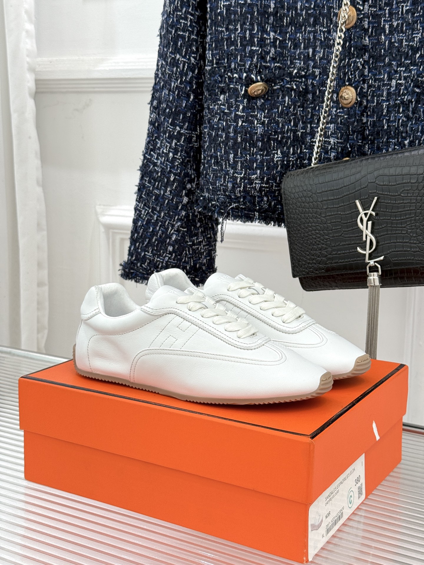 Hermès/爱马仕26WF早春新品H休闲德训鞋把法式奢华藏进日常松弛感里。标志性H标低调缀于鞋身纯手工